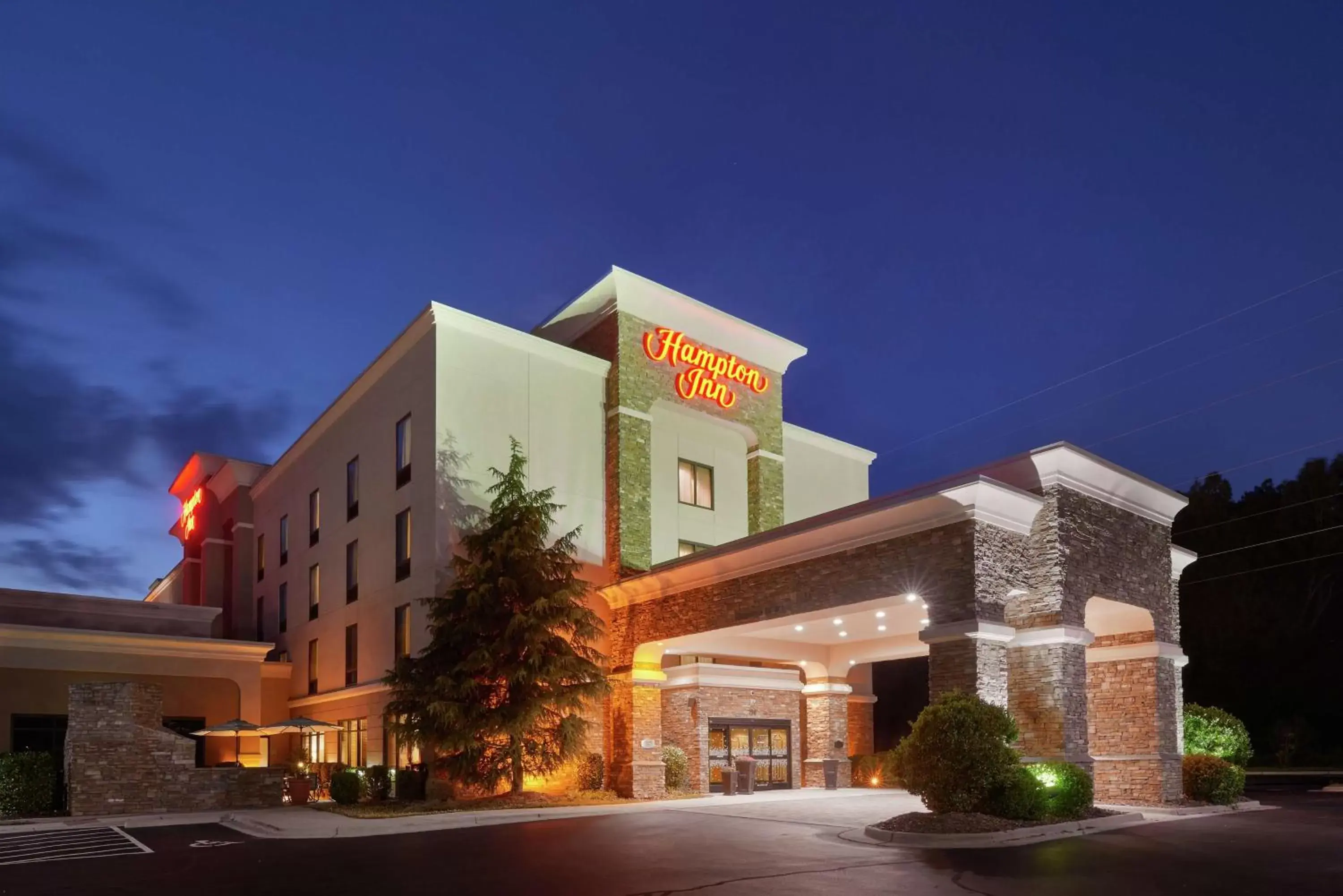 Property building in Hampton Inn Bermuda Run / Advance Property building in Hampton Inn Bermuda Run / Advance