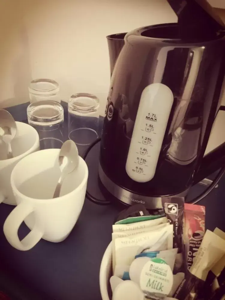 Coffee/Tea Facilities in The Waverley Hotel