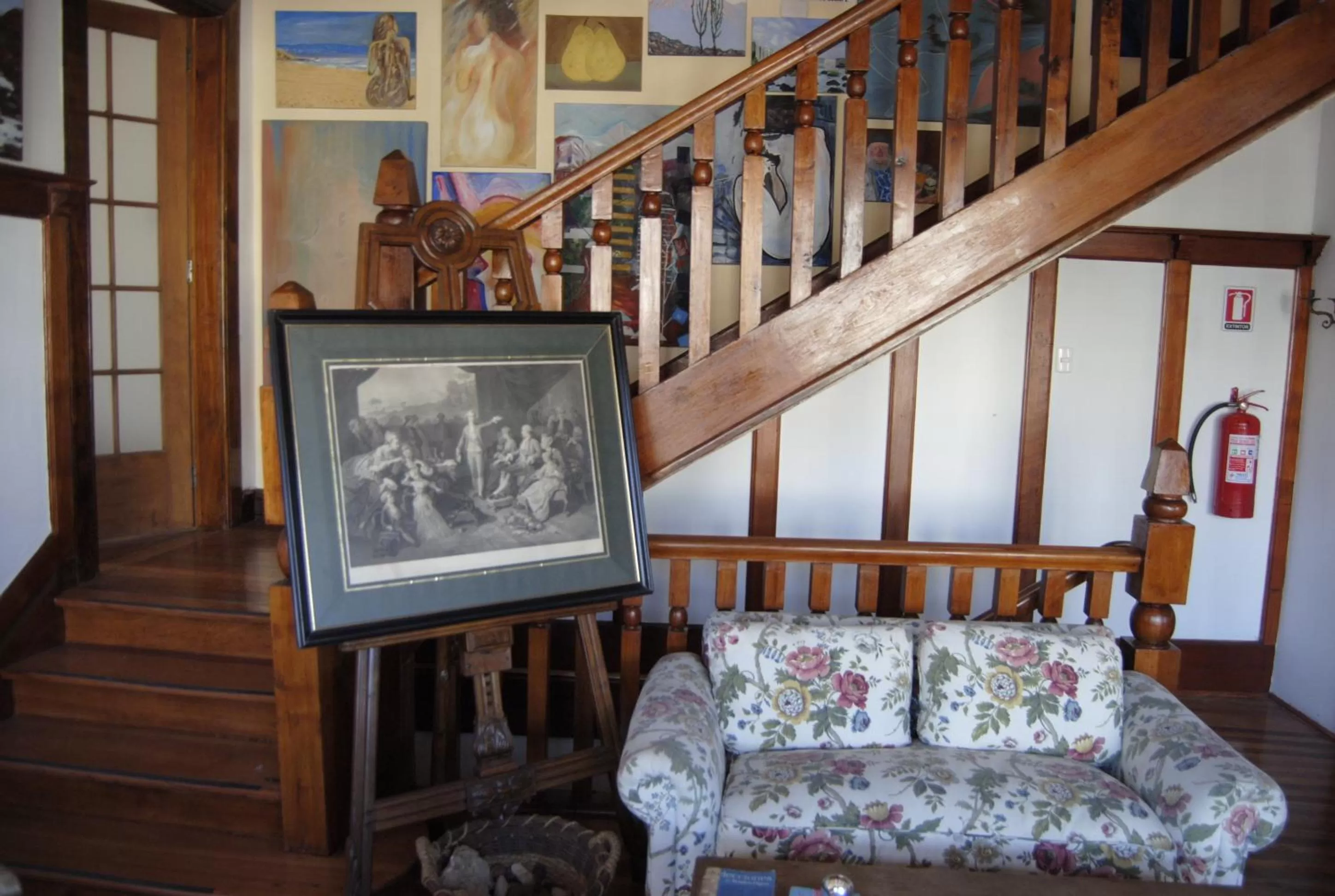 Communal lounge/ TV room in Chocolate Manor House Hotel Boutique