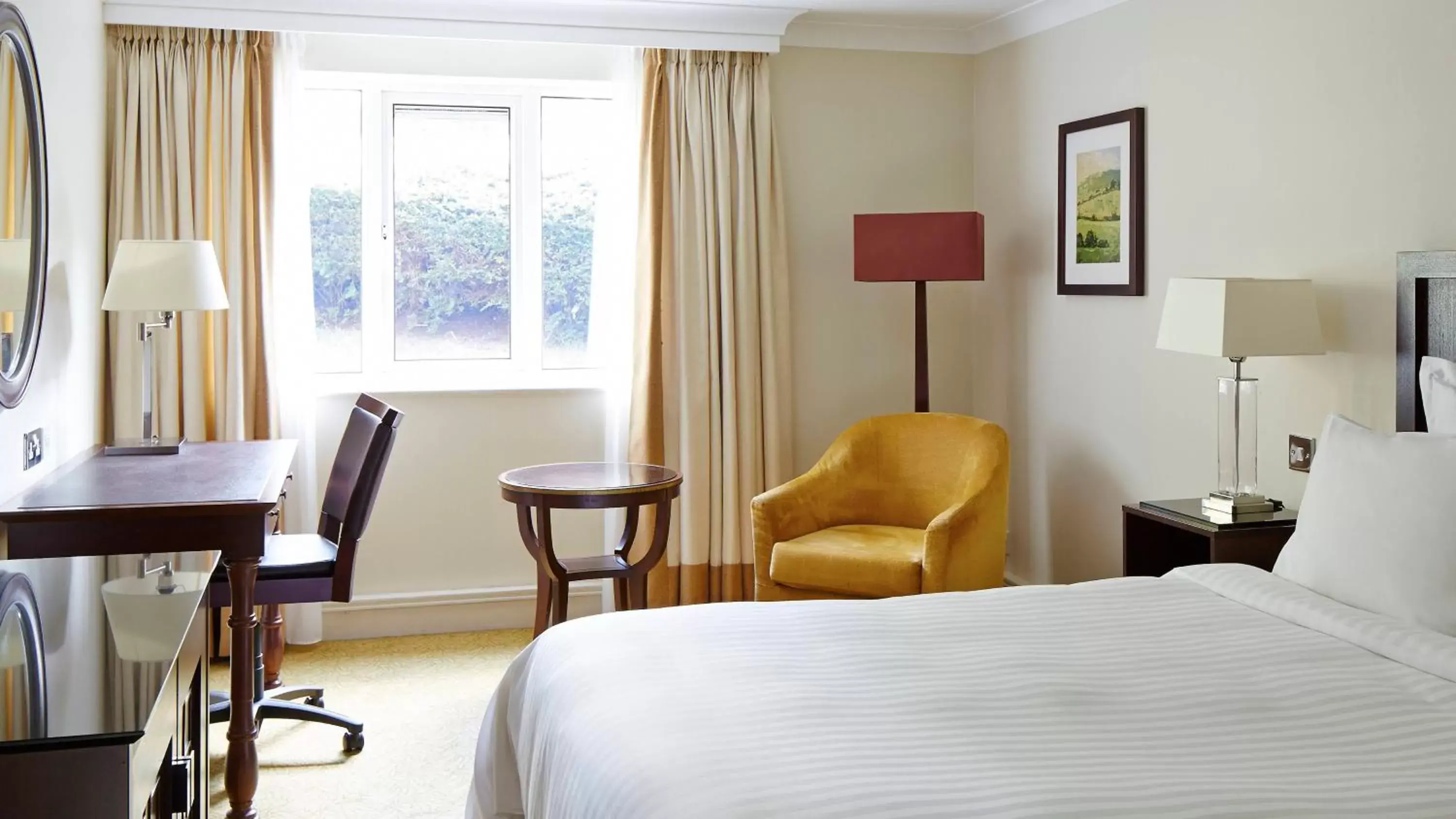 Bed, Seating Area in Hollins Hall Hotel, Golf & Country Club