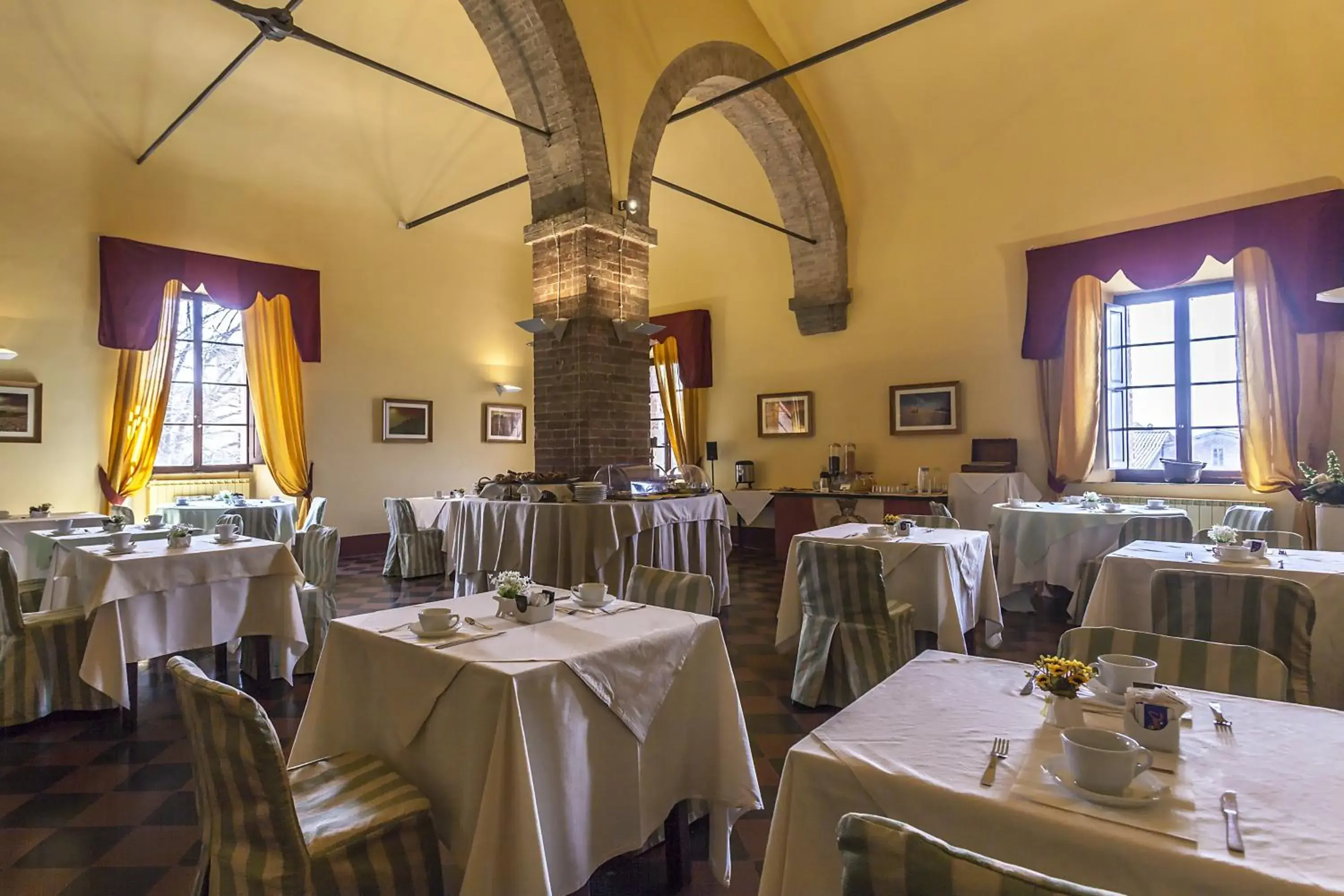 Restaurant/Places to Eat in Il Chiostro Del Carmine