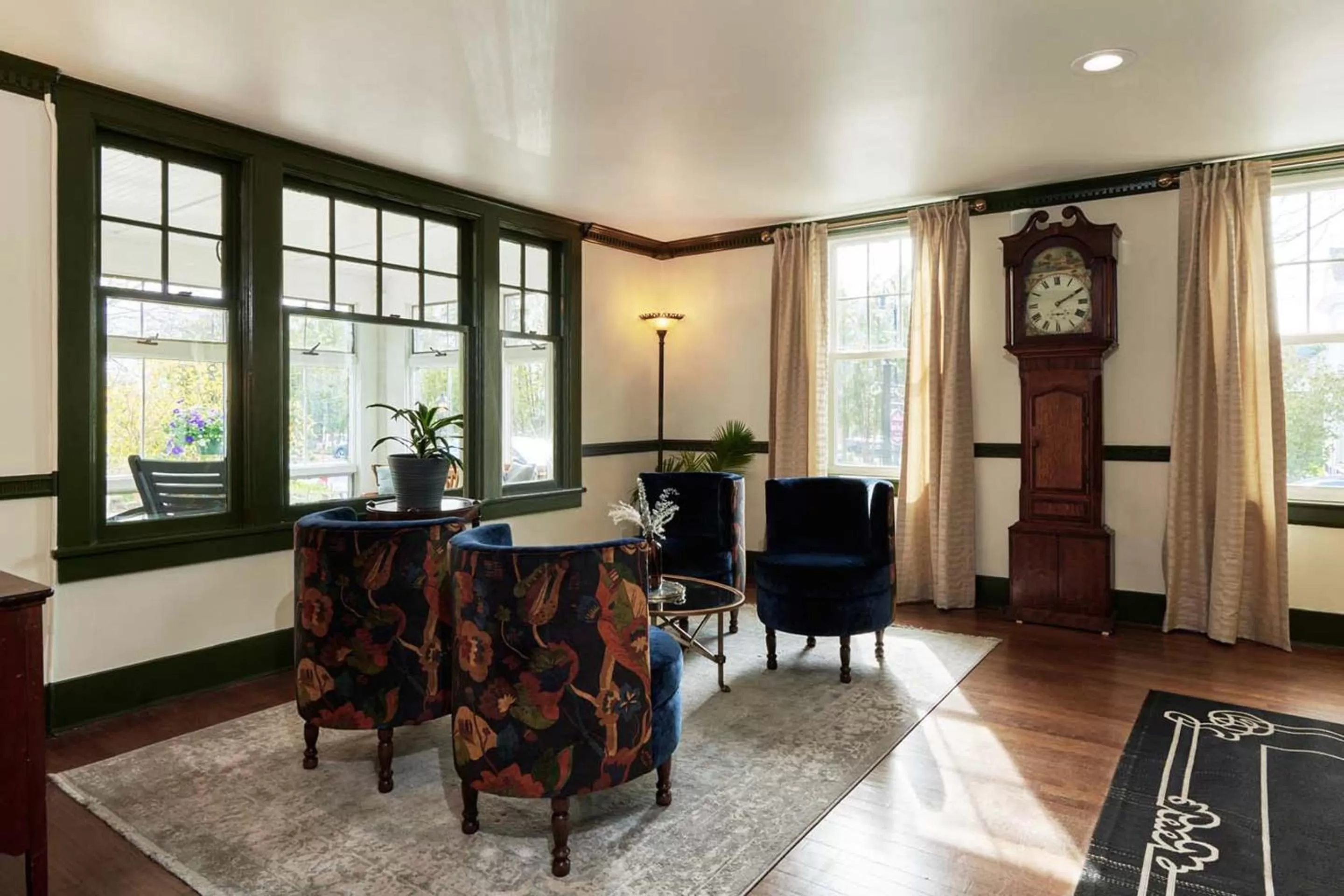 Lounge or bar in The Whitlock by The Lenox Collection