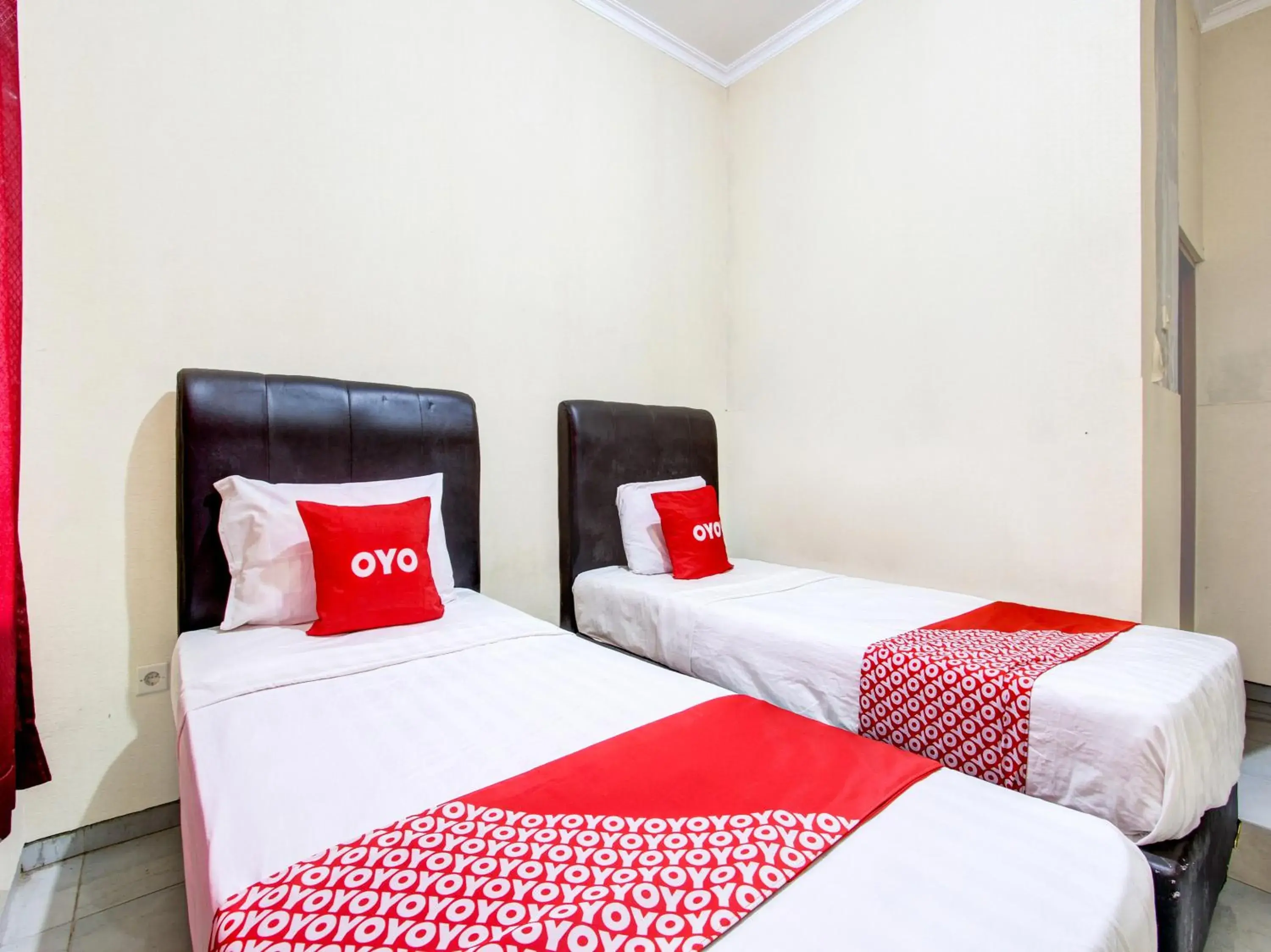 Bedroom, Bed in OYO 92511 Dias Guesthouse Syariah