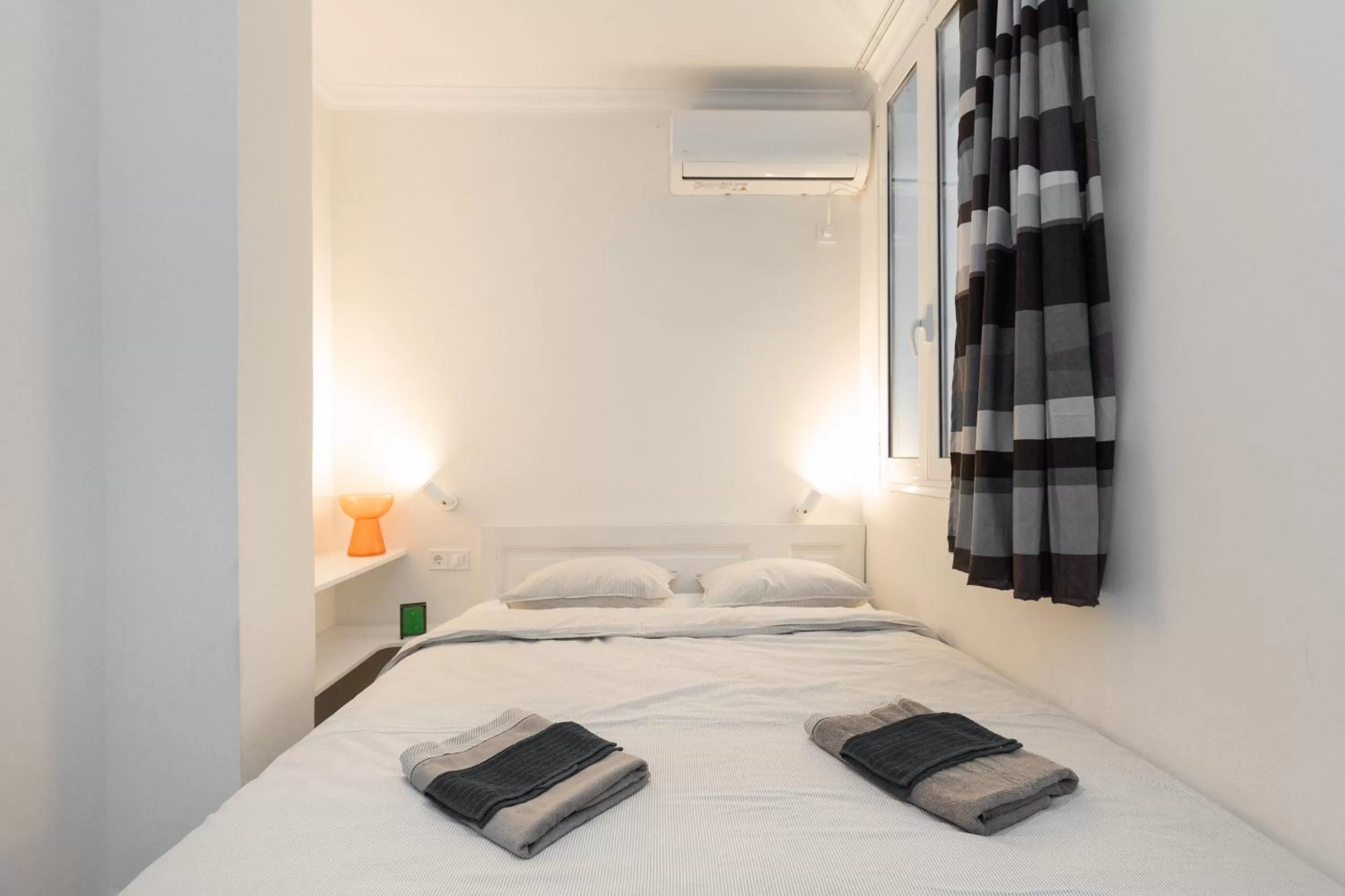 Bed in Troon of Athens Apartments