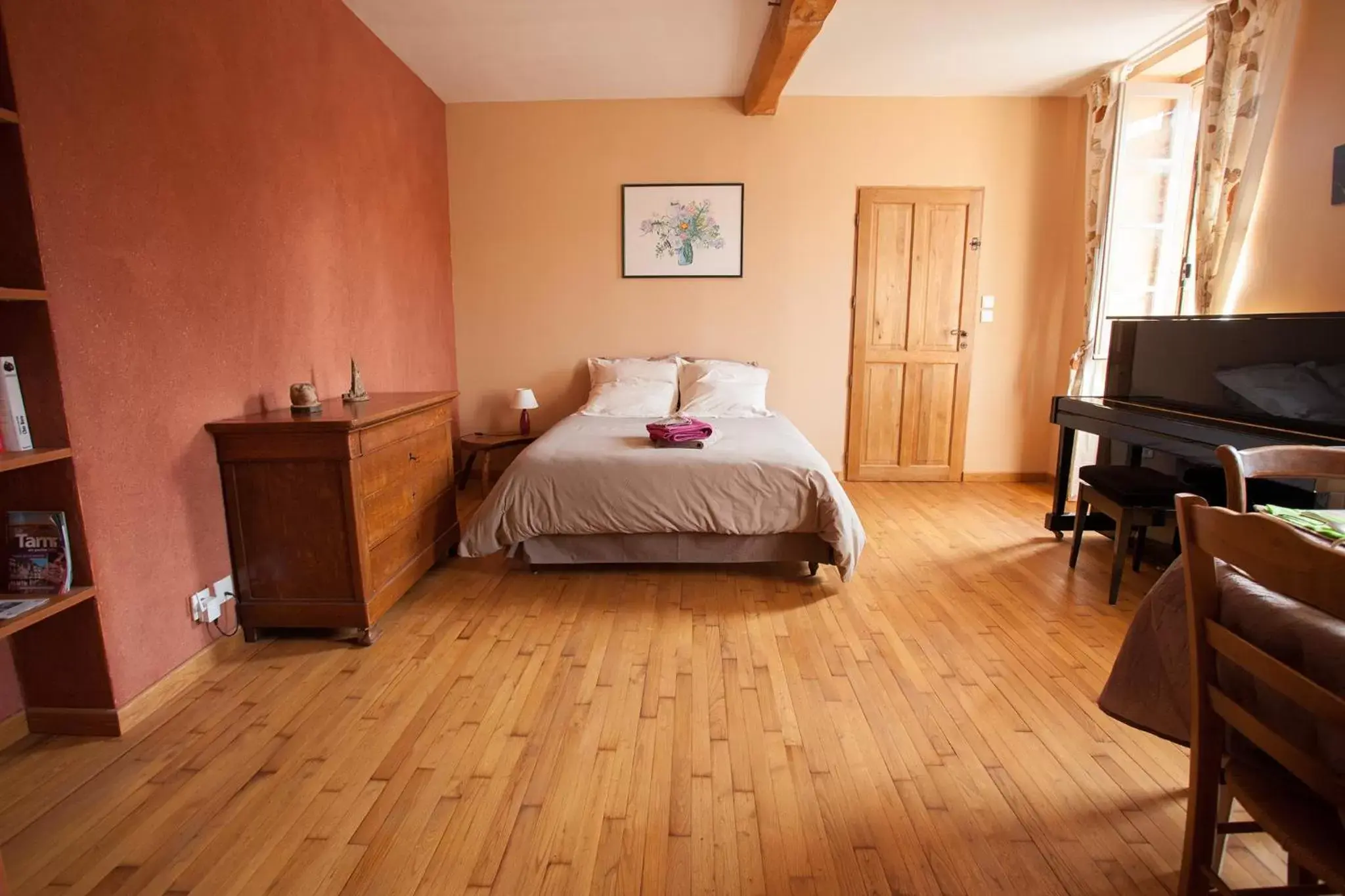 Photo of the whole room, Bed in Au coeur de Montastruc-la-Conseillère - Chambres d'hôtes