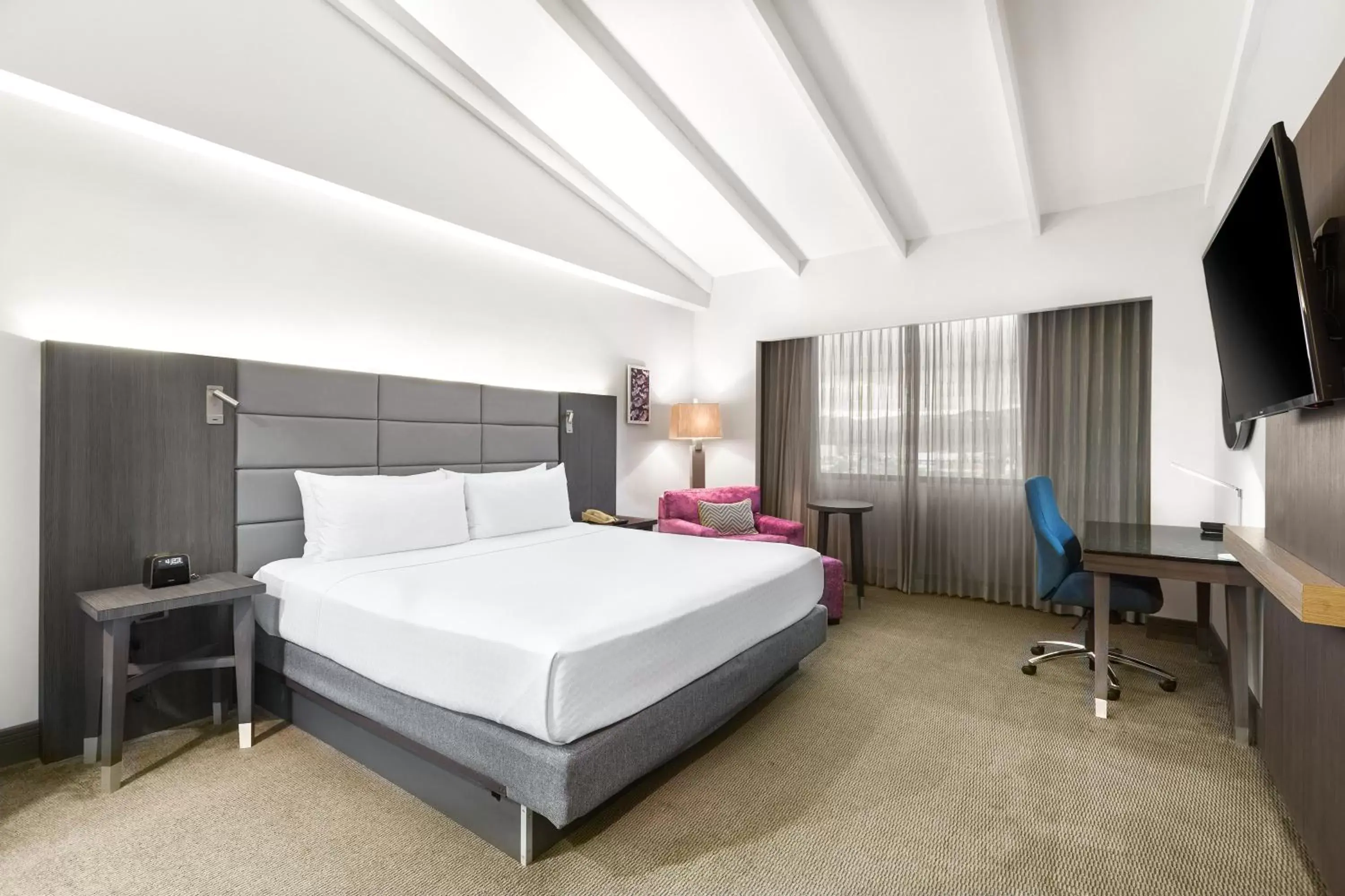 Photo of the whole room, Bed in Crowne Plaza San Jose La Sabana, an IHG Hotel
