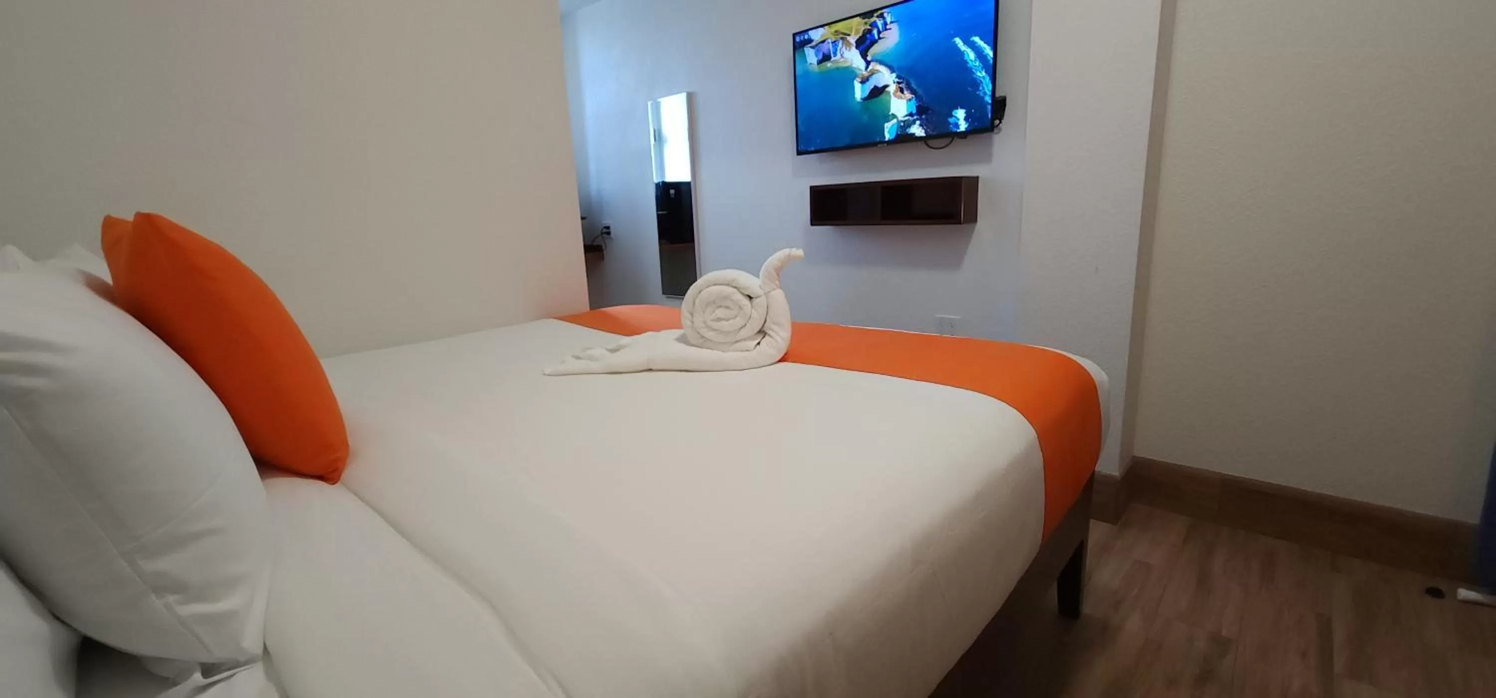 Bed in Voyager Sun & Reef Hotel