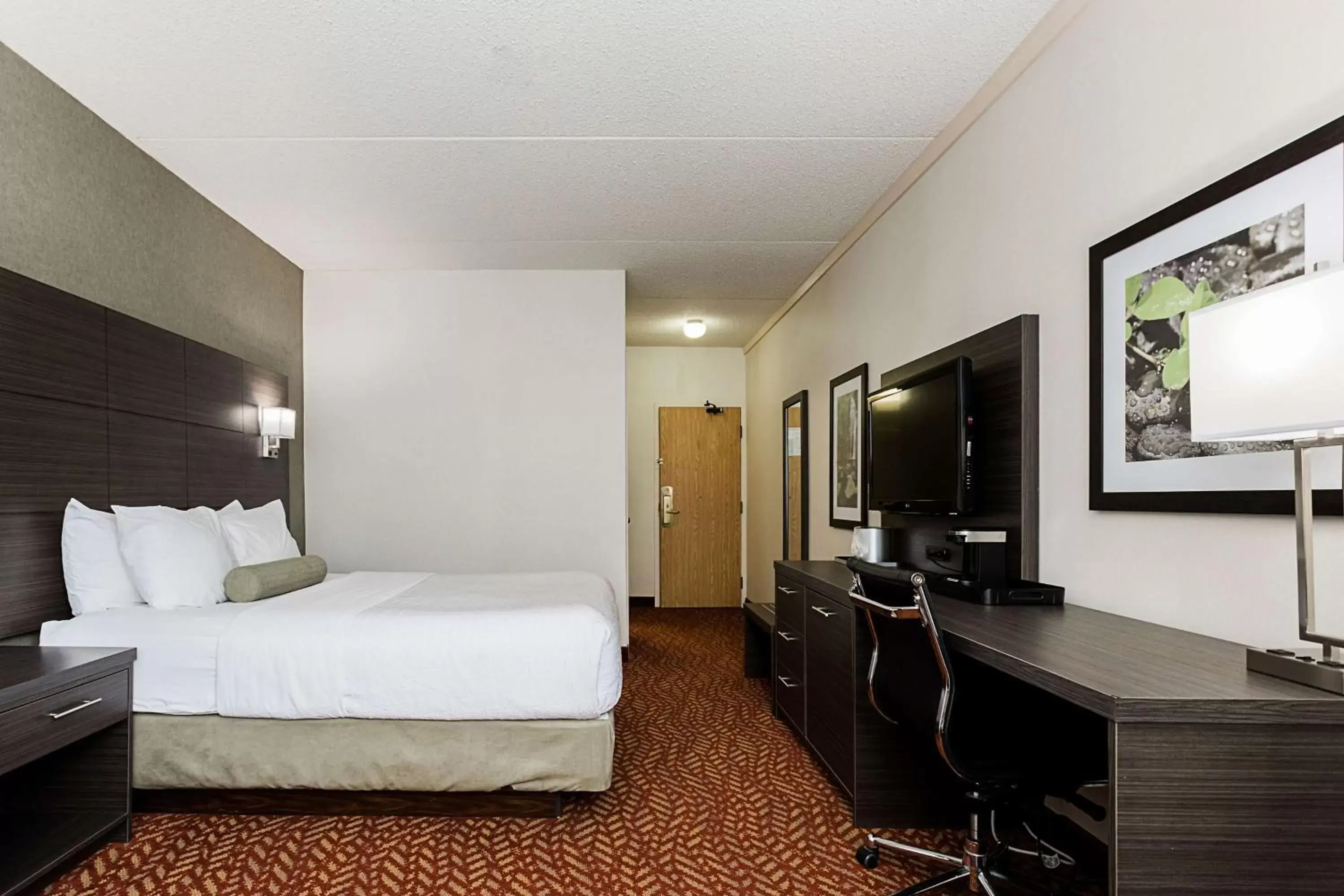 Photo of the whole room, Bed in Best Western Inn On The Bay