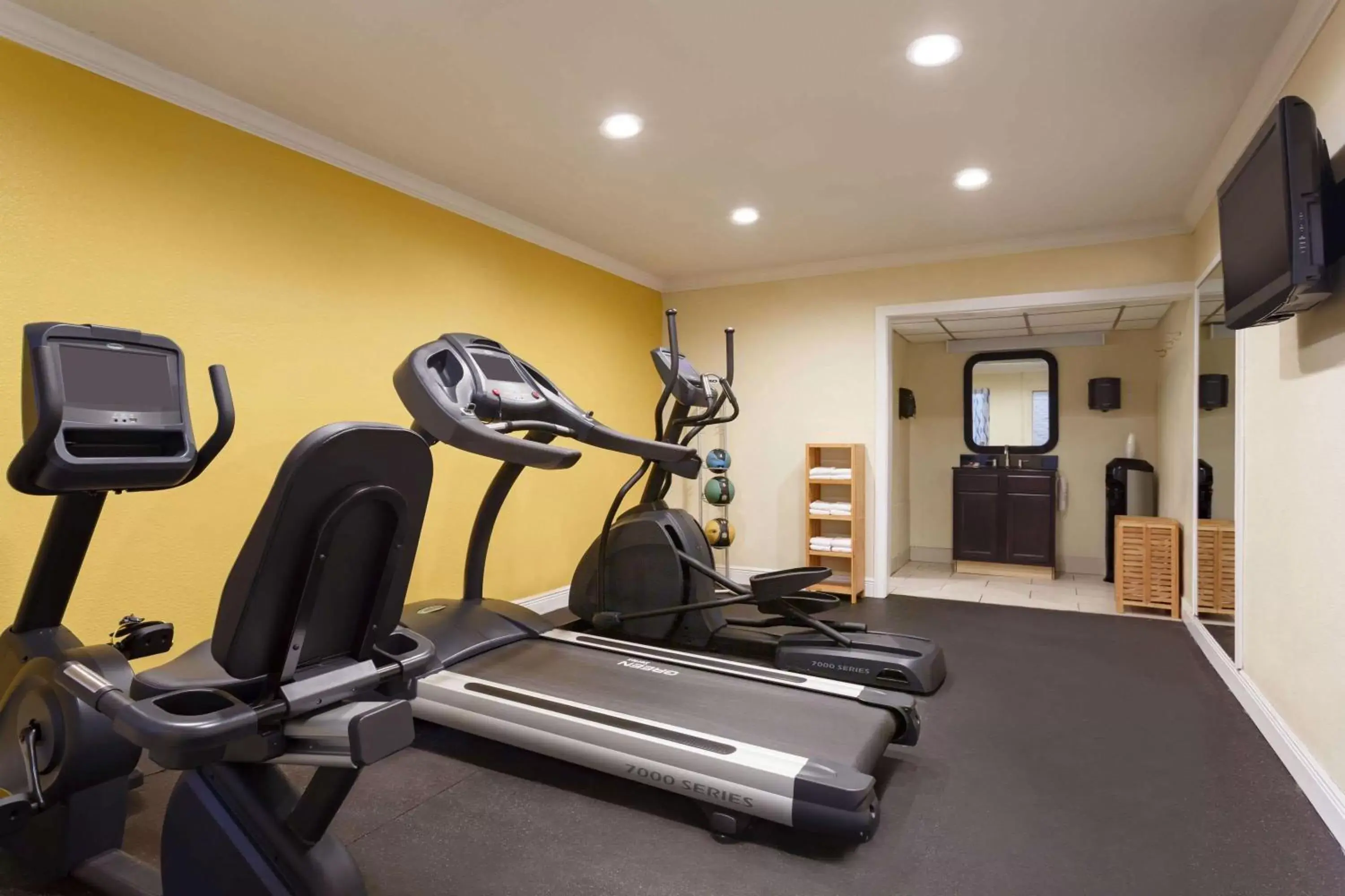 Fitness centre/facilities, Fitness Center/Facilities in Days Inn by Wyndham Pensacola - Historic Downtown