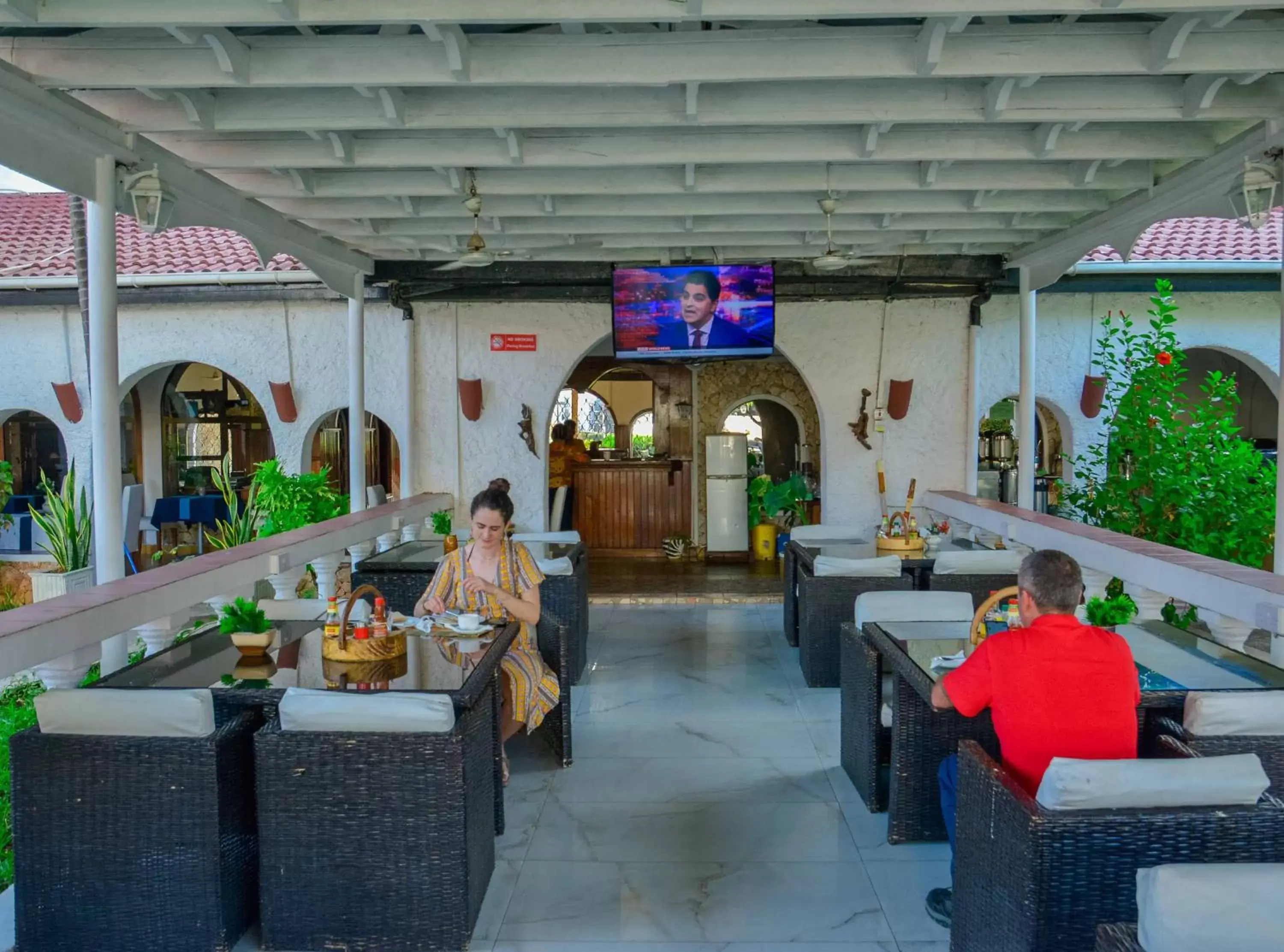 Restaurant/places to eat in Best Western Jangwani Sea Breeze Resort Restaurant/places to eat in Best Western Jangwani Sea Breeze Resort