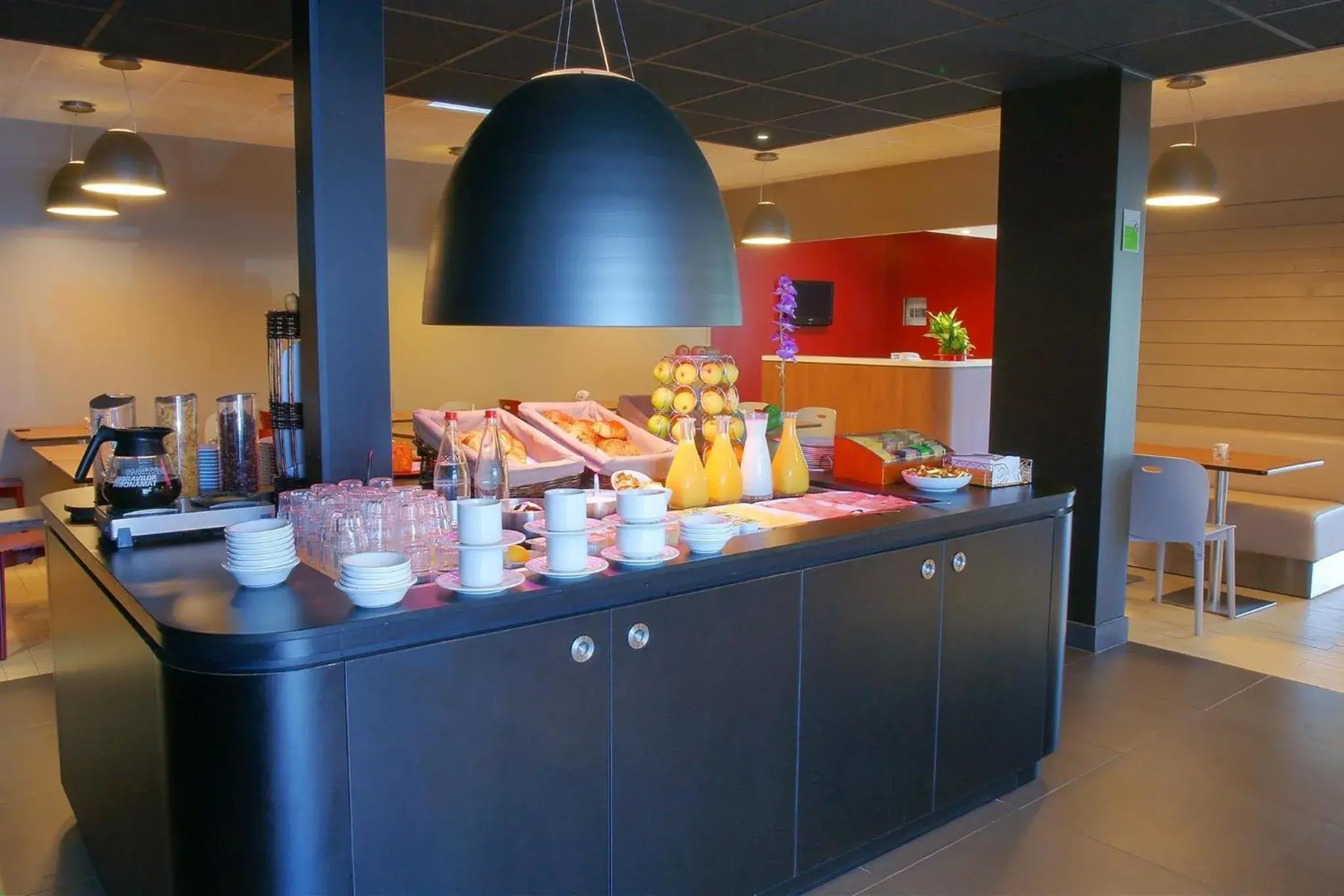 Food and drinks in Campanile Créteil Centre