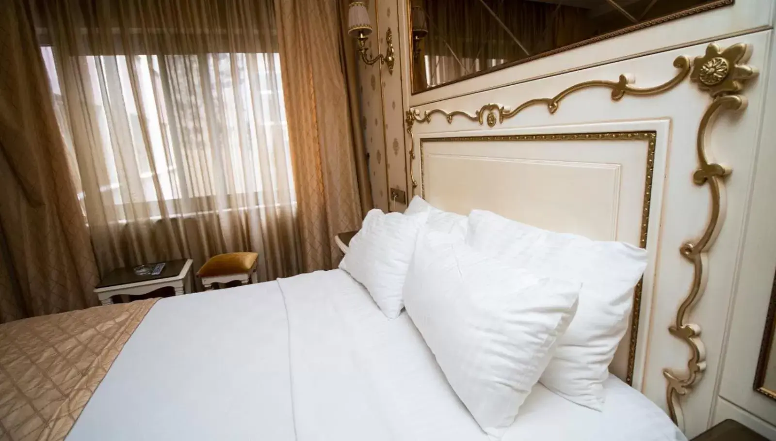 Bed in Hotel Buyuk Hamit