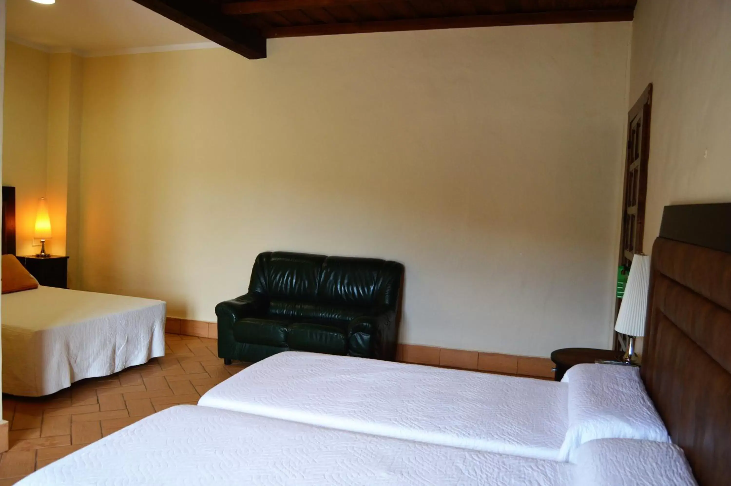 Triple Room with Bathroom in Apartamentos Turísticos - Hostal Los Alisos Triple Room with Bathroom in Apartamentos Turísticos - Hostal Los Alisos