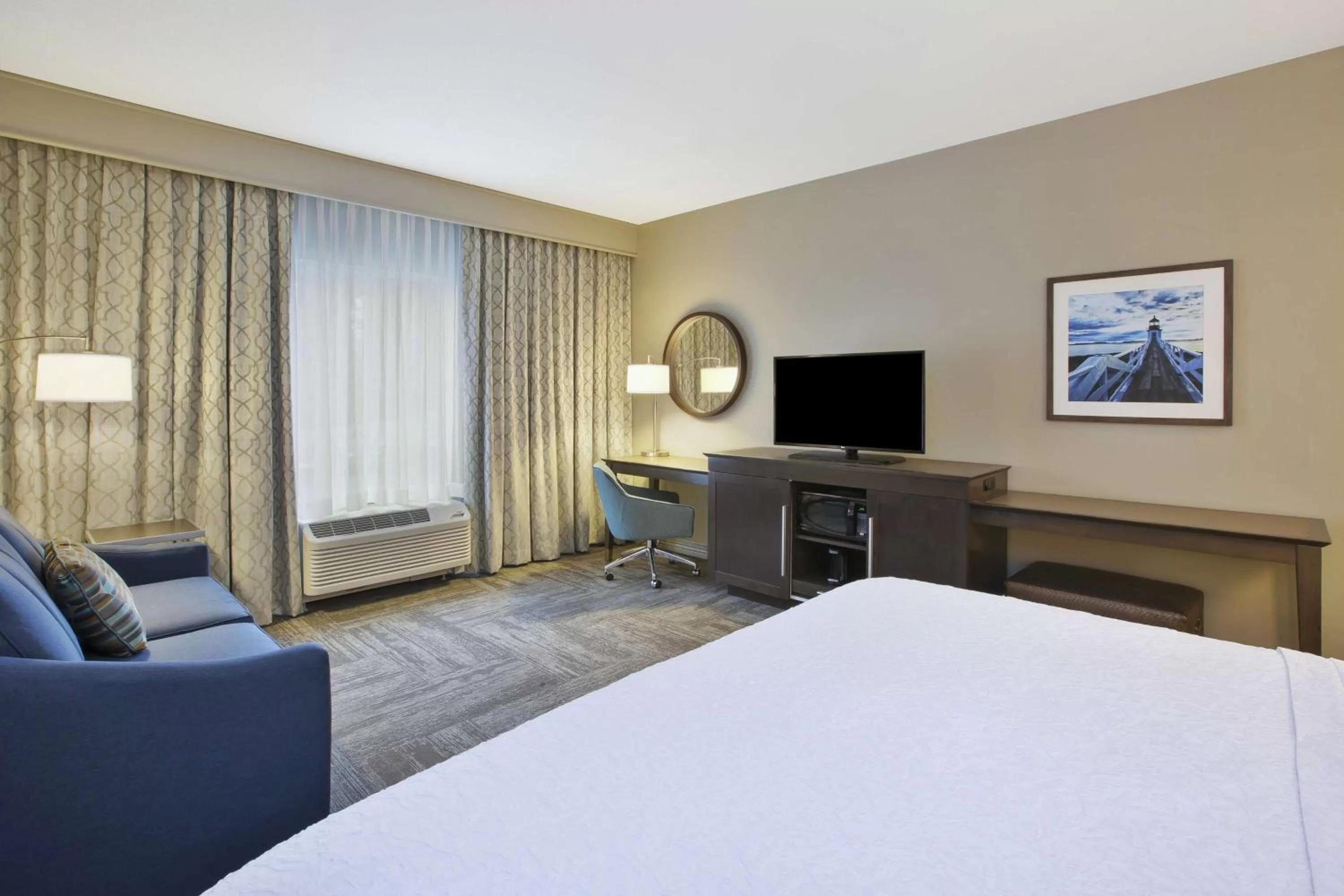 Bedroom, Bed in Hampton Inn Kennebunk Kennebunkport Me