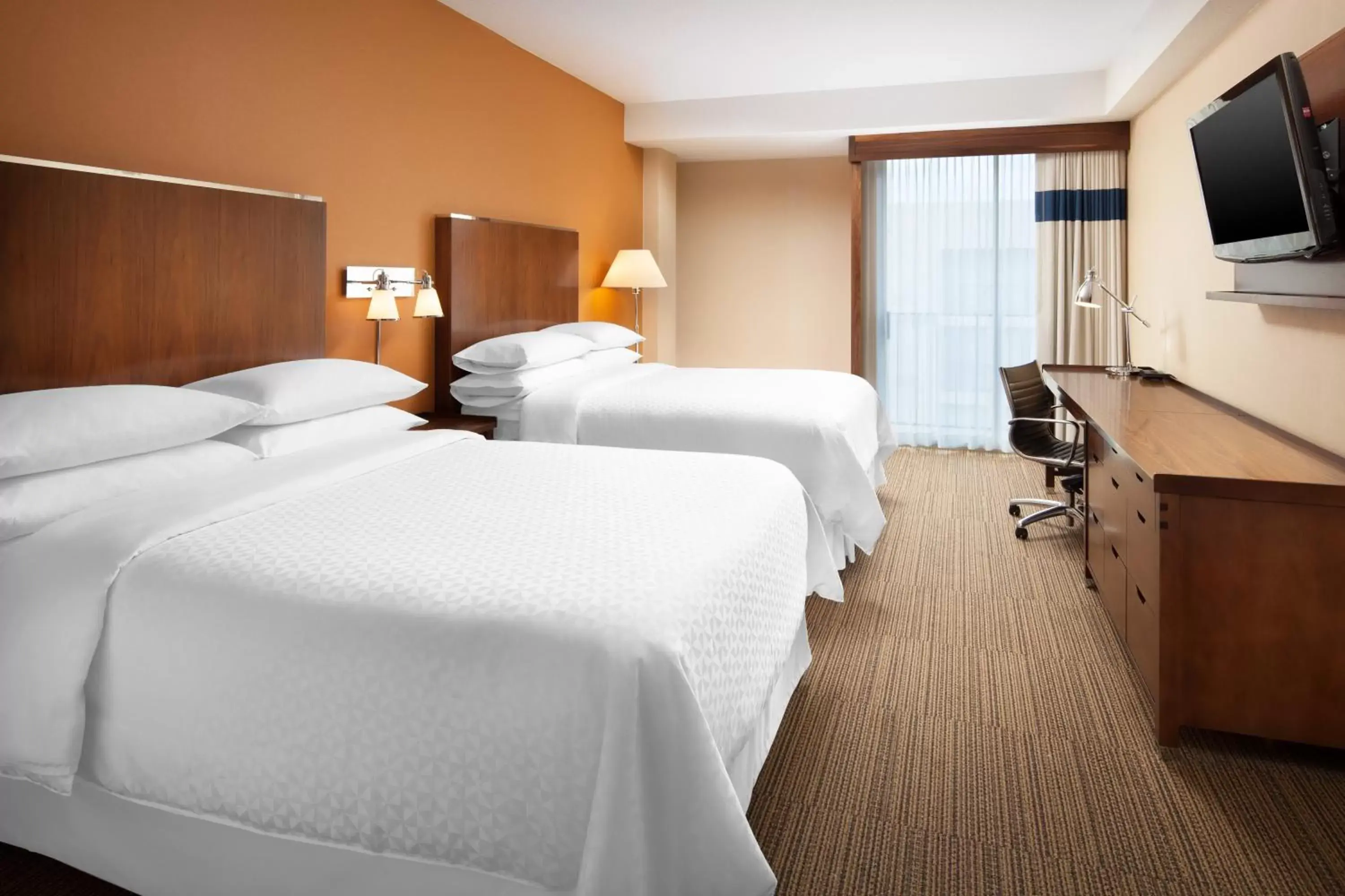 Photo of the whole room, Bed in Four Points by Sheraton San Jose Airport