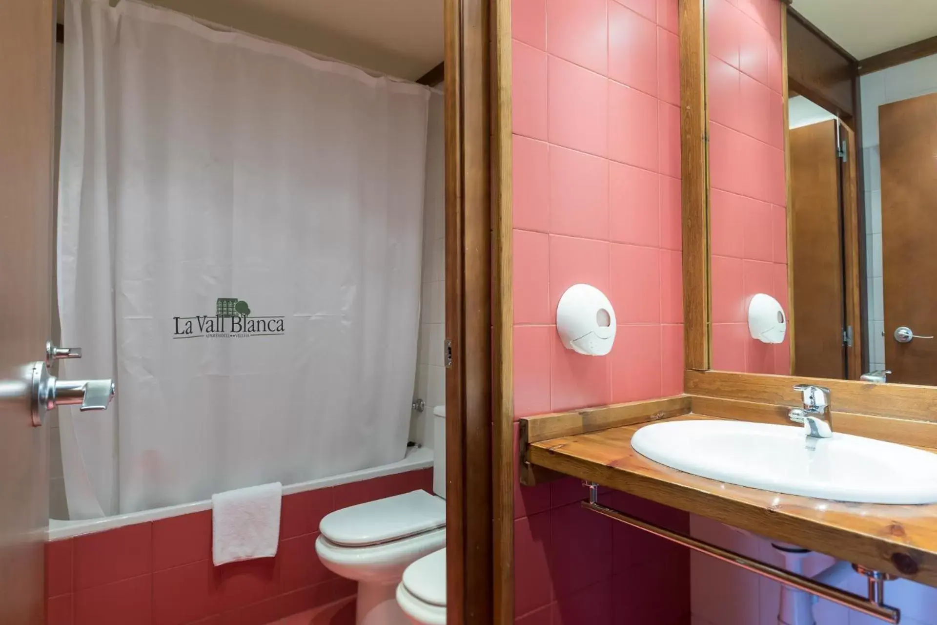 Bathroom in Aparthotel La Vall Blanca