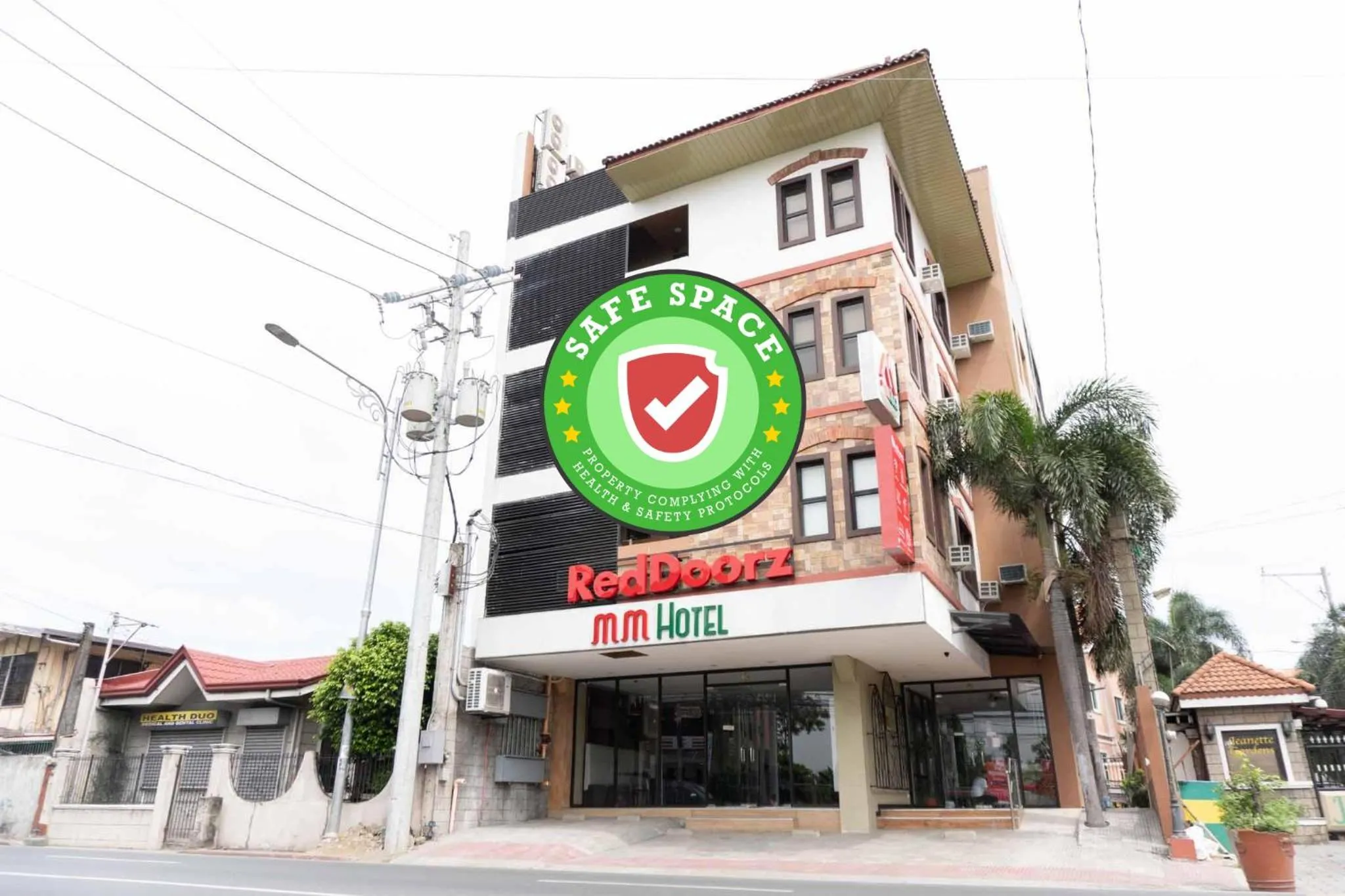 RedDoorz Plus at MM Hotel Las Pinas former RedDoorz Plus Near Bamboo Organ