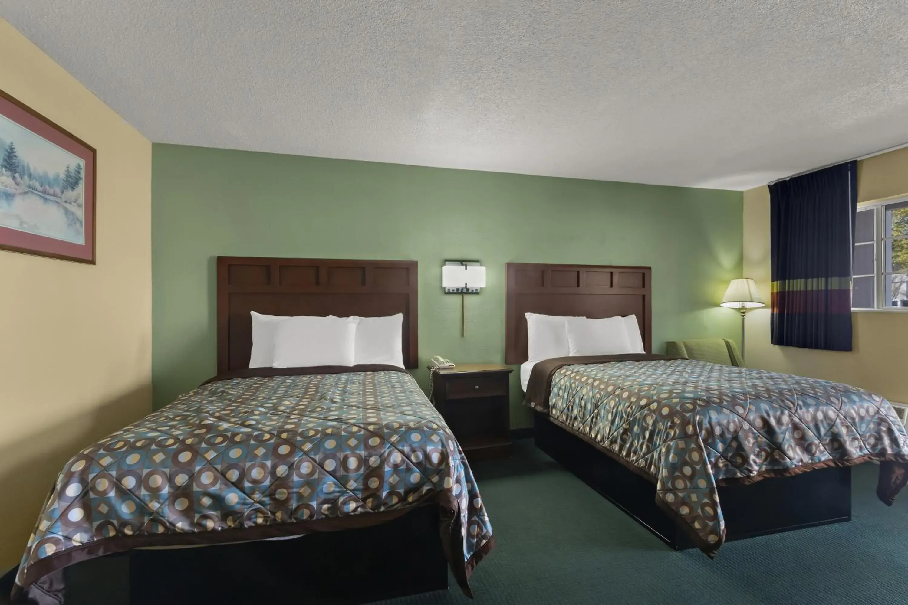 Bed in Americas Best Value Inn Edenton