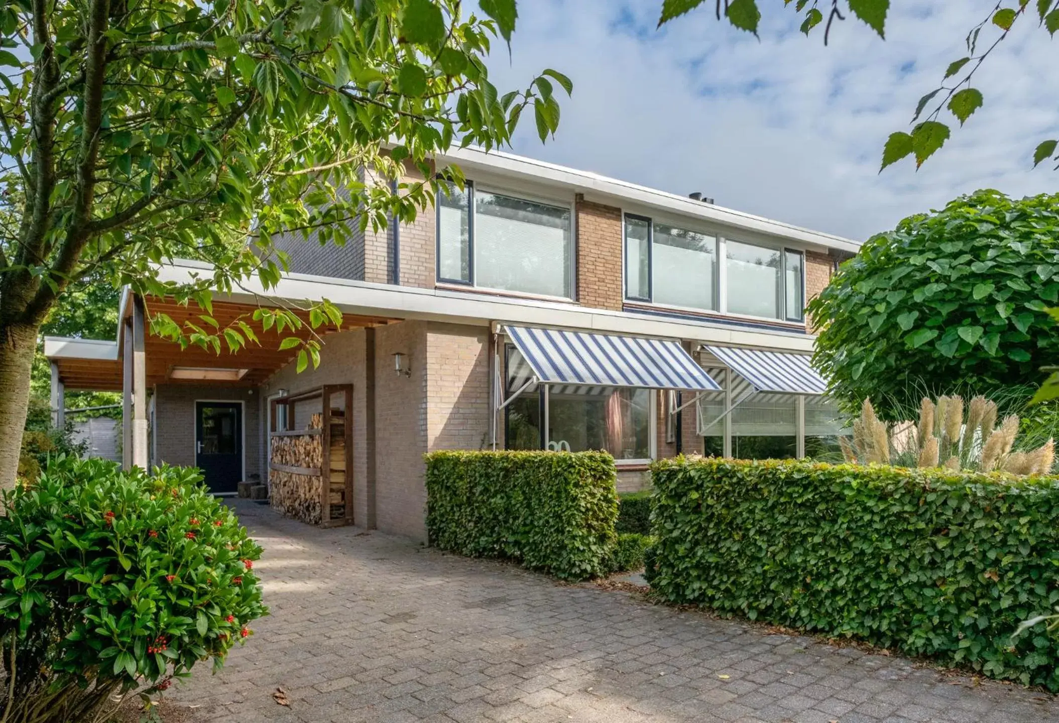 Facade/entrance, Property Building in Bed and Breakfast Hattem