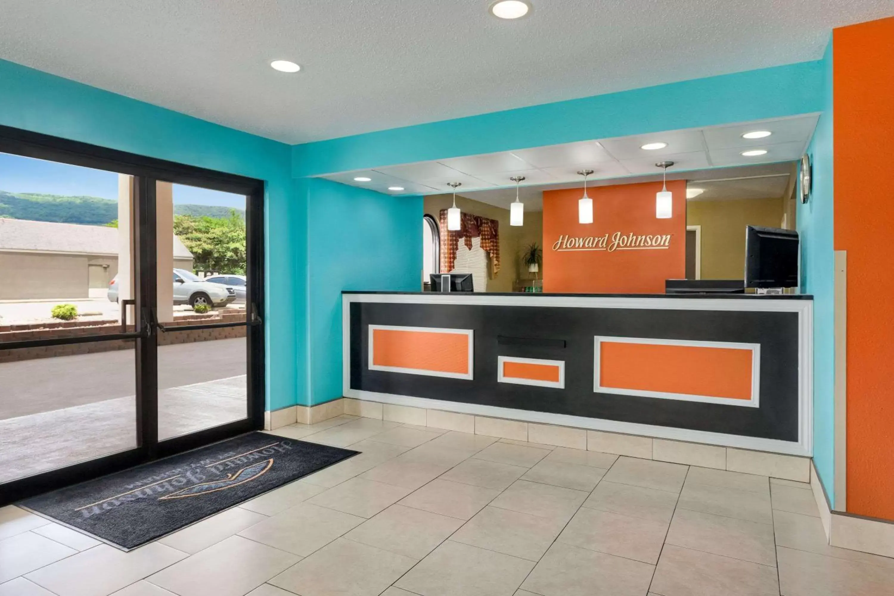 Lobby or reception, Lobby/Reception in Howard Johnson by Wyndham Chattanooga Lookout Mountain