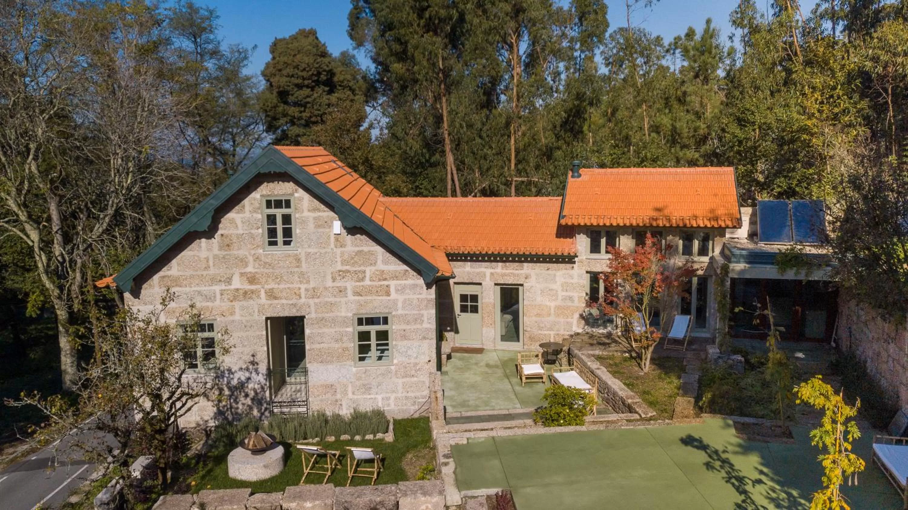 Facade/entrance in The Grove Houses