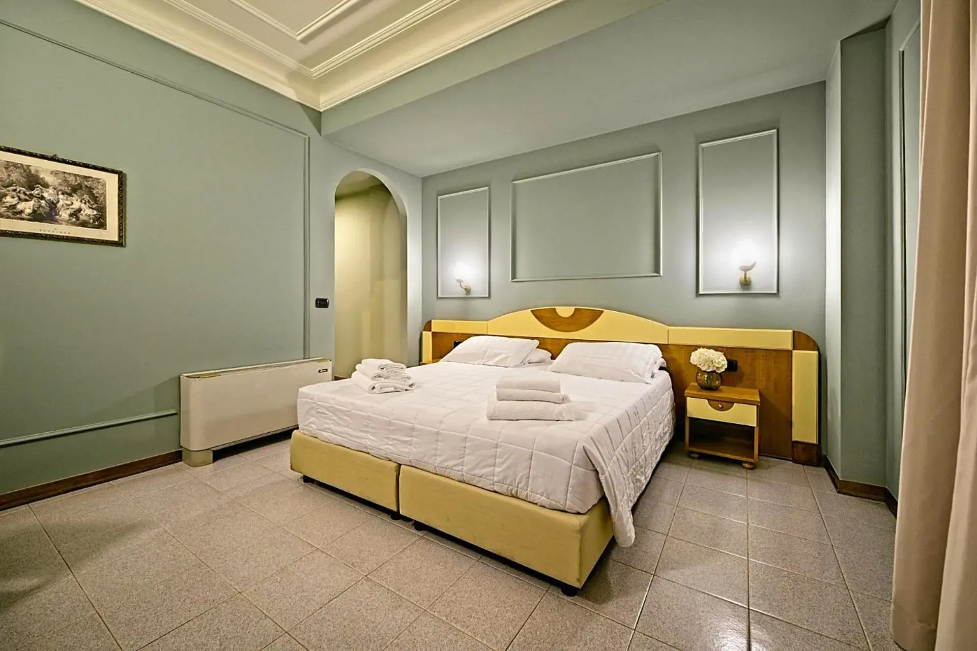 Bedroom, Bed in Albergo Papillon