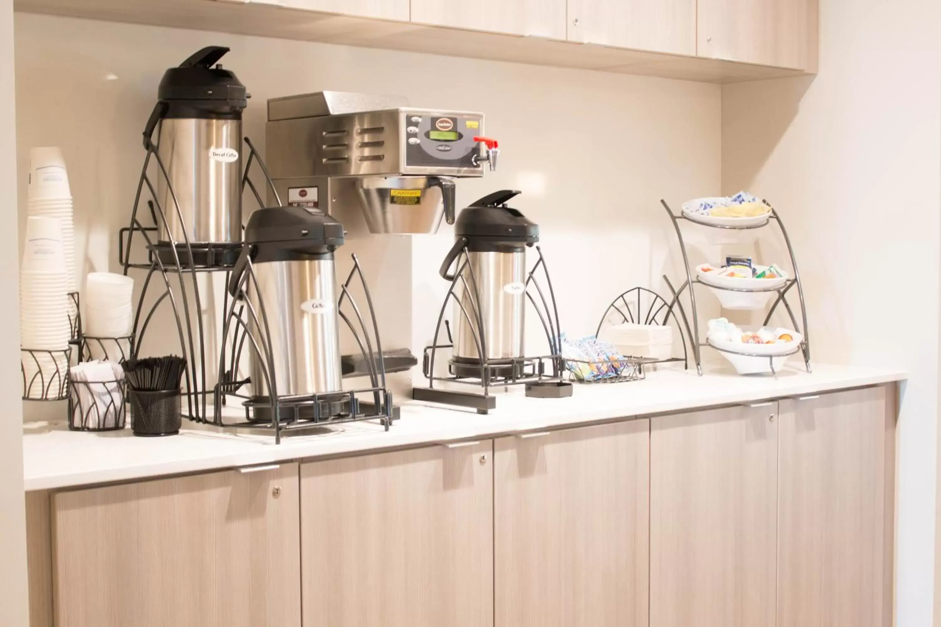 Coffee/tea facilities, Kitchen/Kitchenette in Microtel Inn & Suites by Wyndham Springville