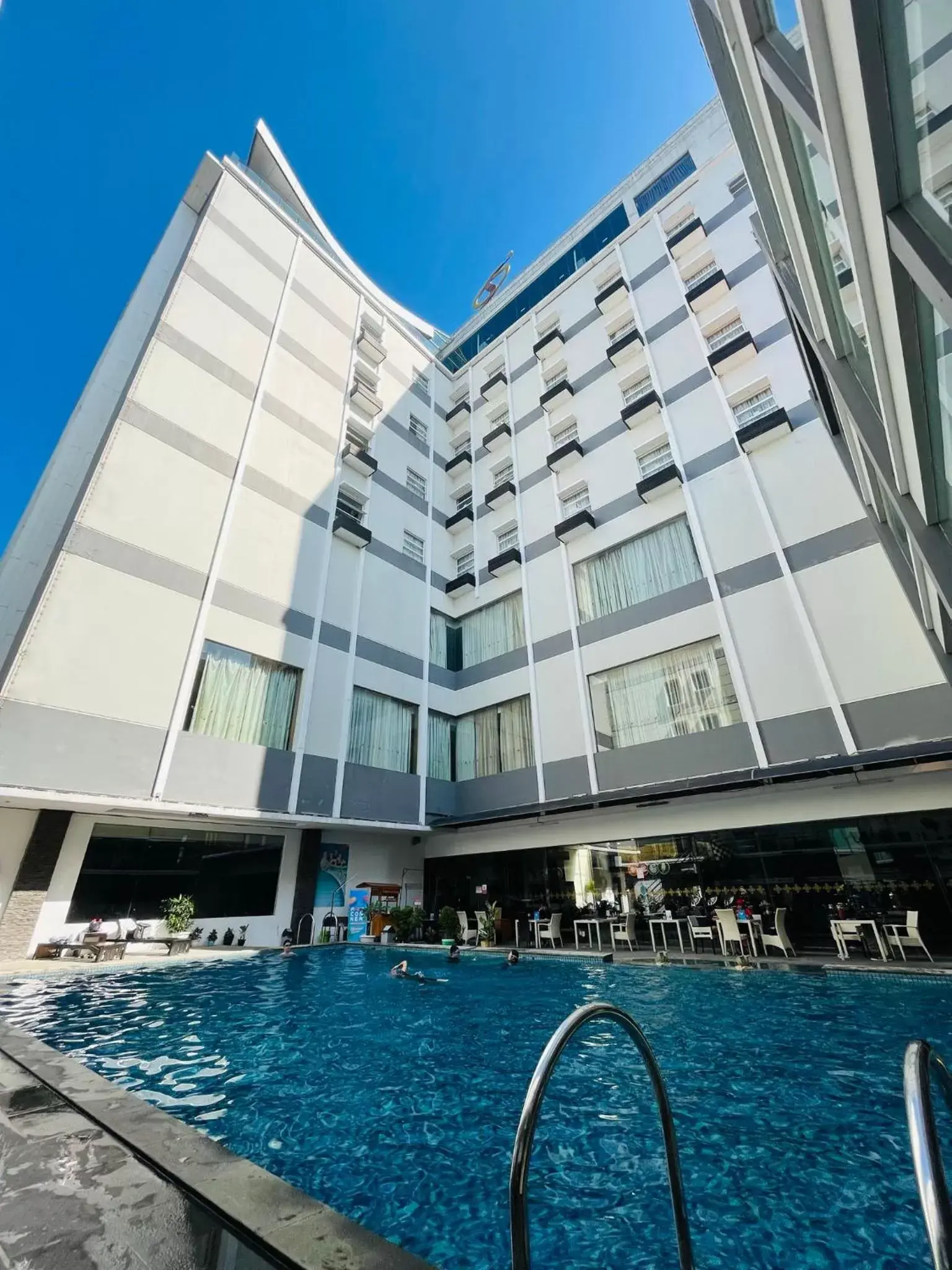 Swimming pool in Sahid Batam Center Hotel and Convention Swimming pool in Sahid Batam Center Hotel and Convention