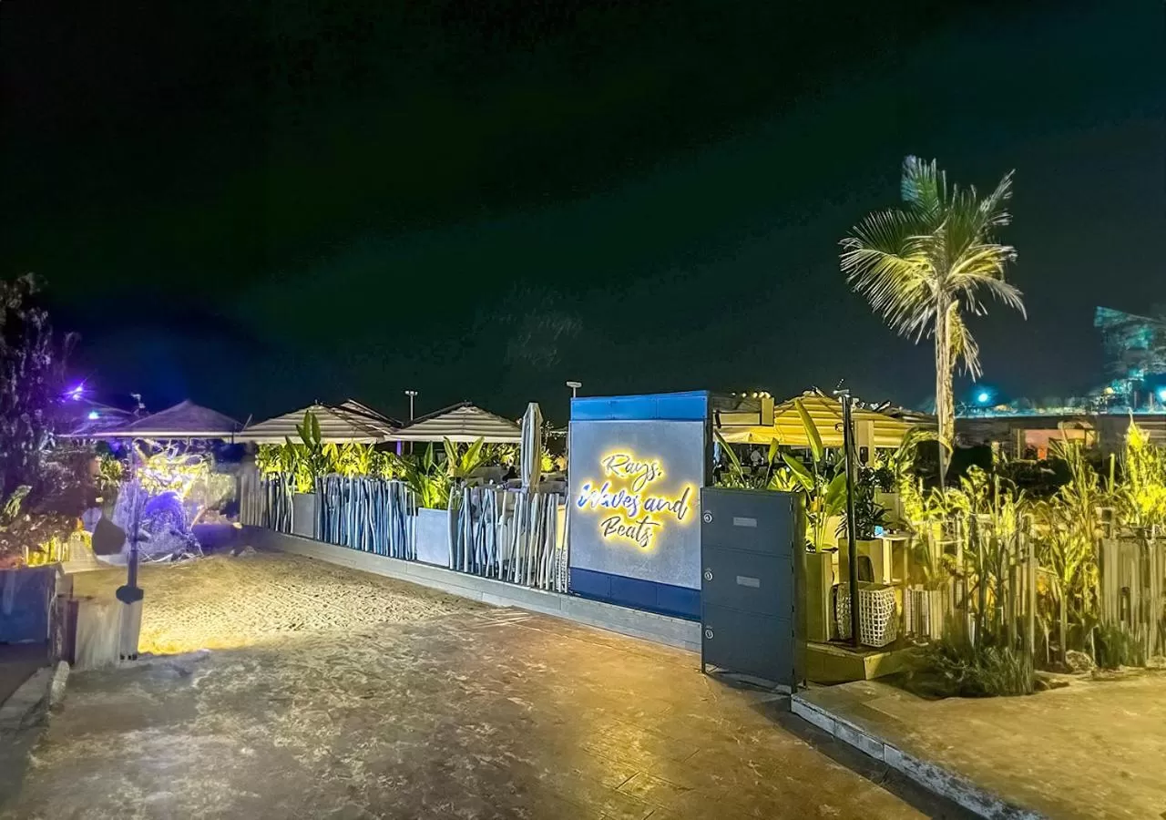 Restaurant/places to eat in Ramada Hotel, Suites and Apartments by Wyndham Dubai JBR