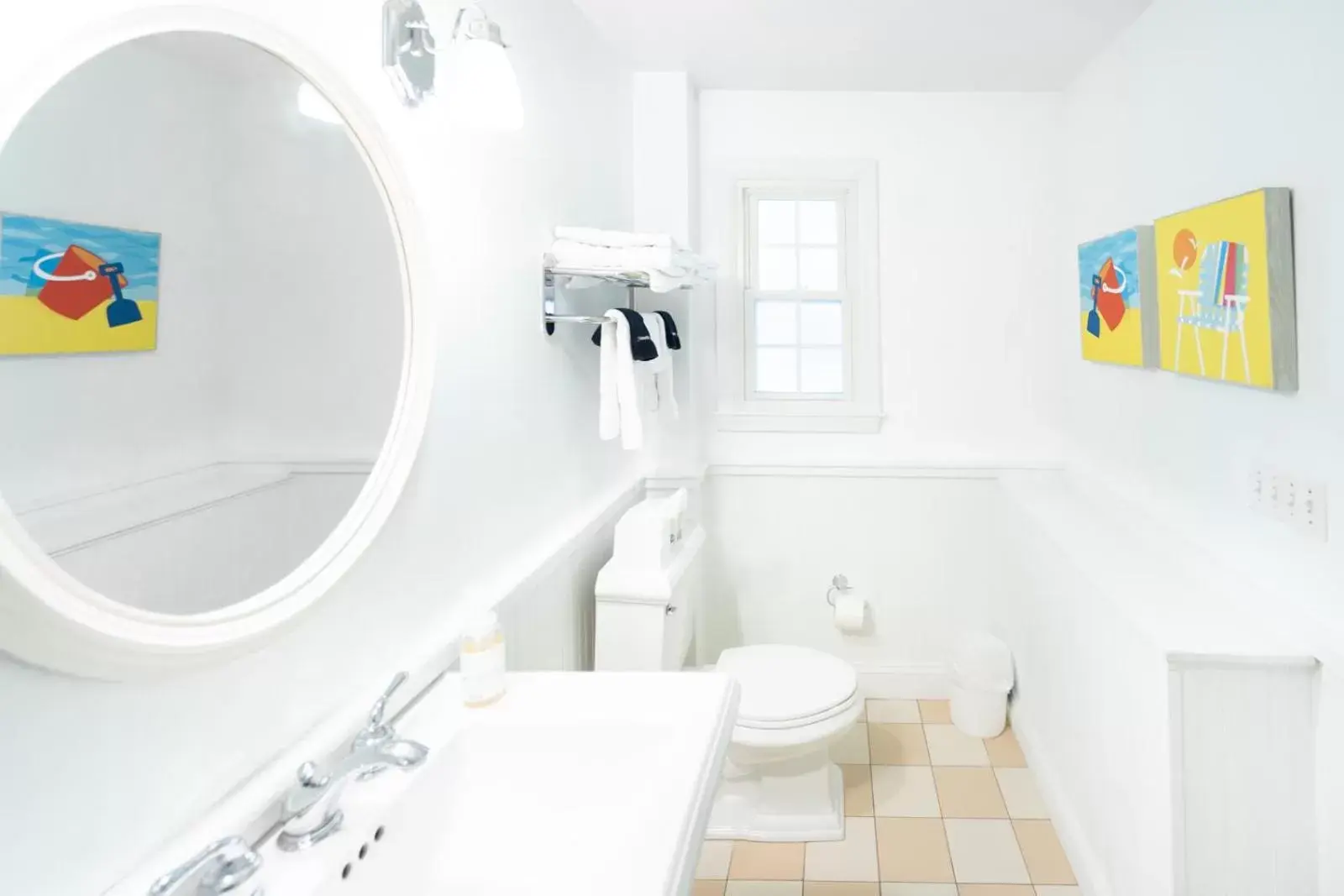 Bathroom in Canalside Inn