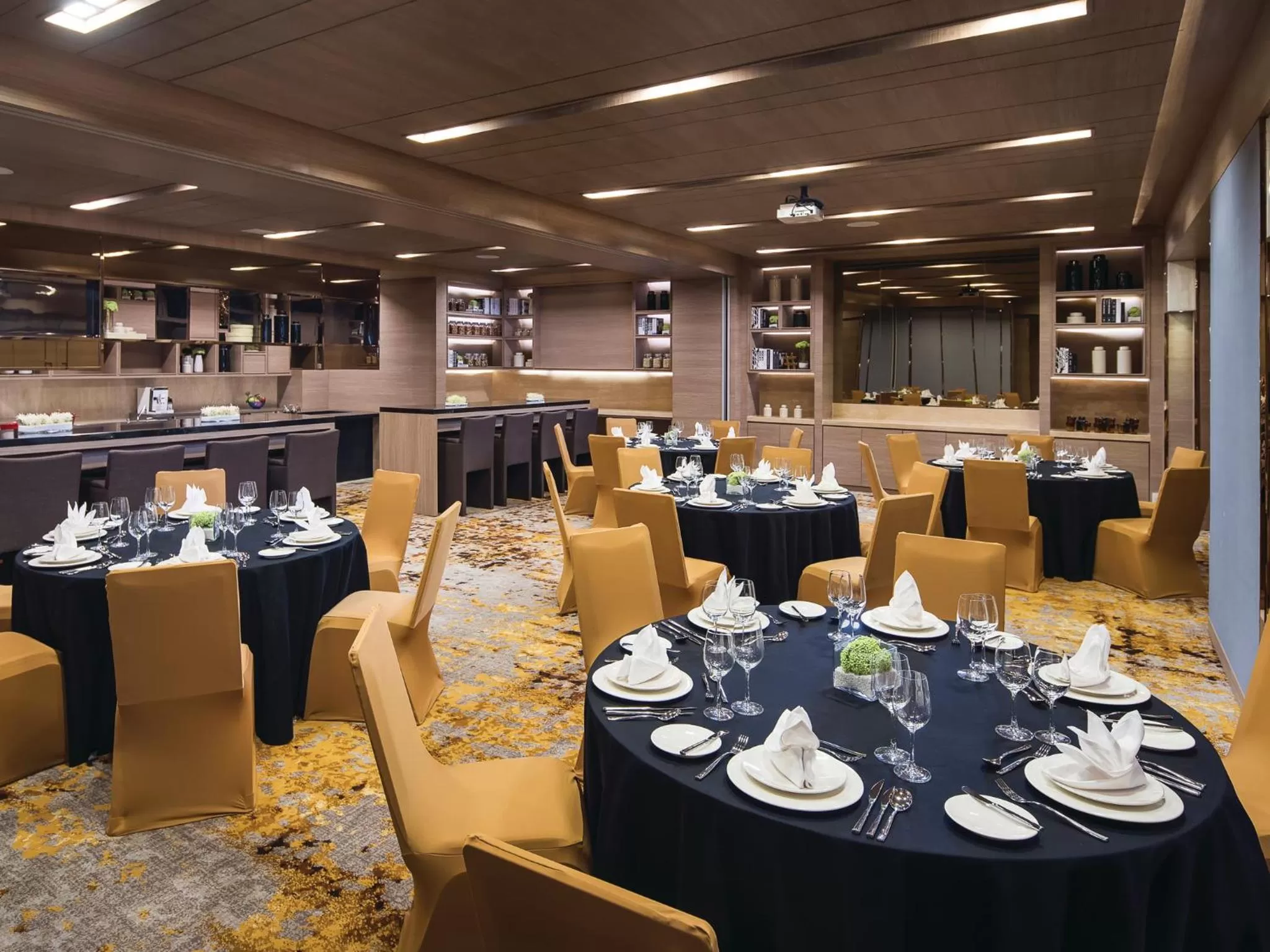 Restaurant/places to eat in Solitaire Bangkok Sukhumvit 11