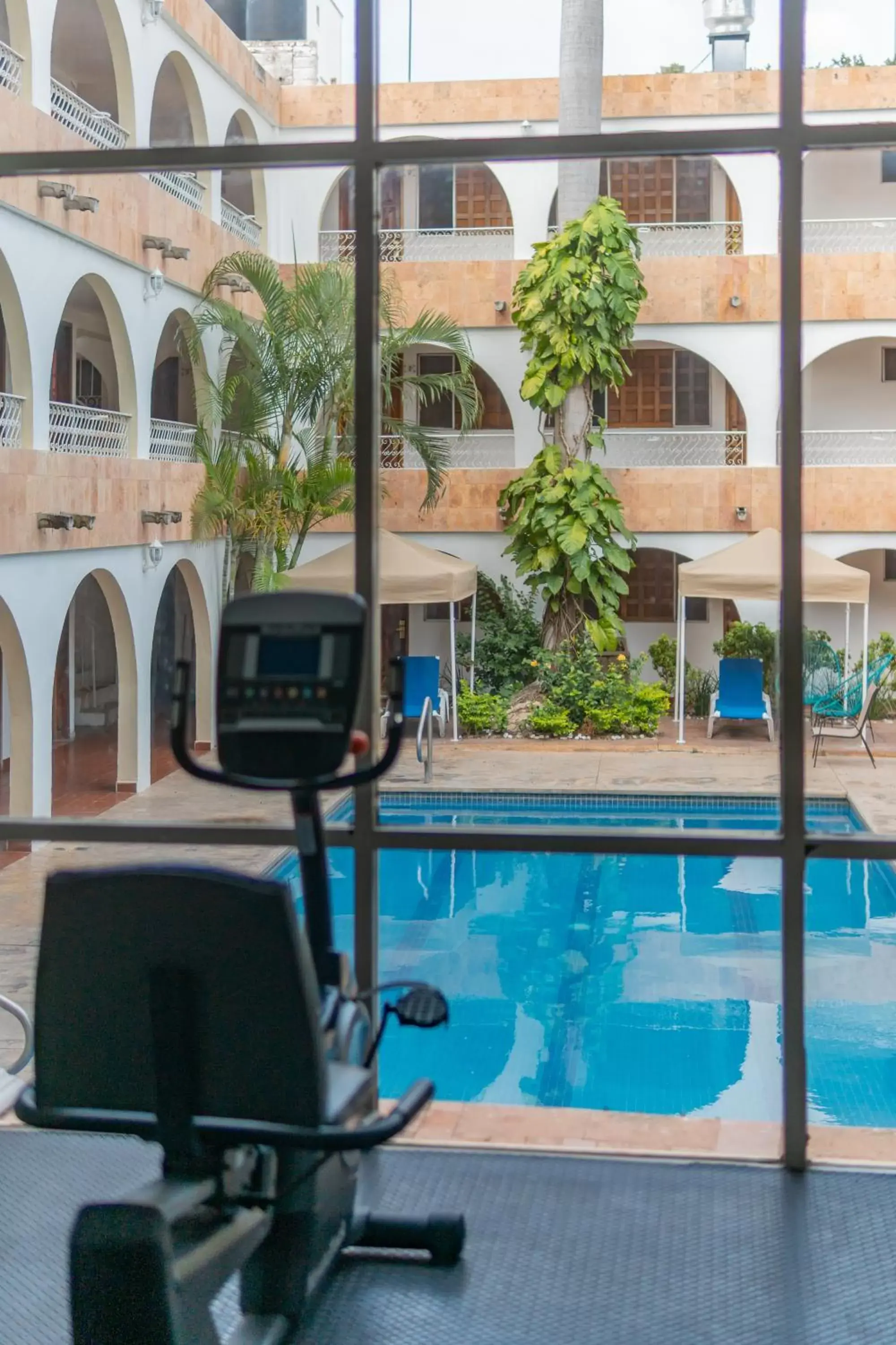 Fitness centre/facilities, Swimming Pool in Hotel Maya Yucatan