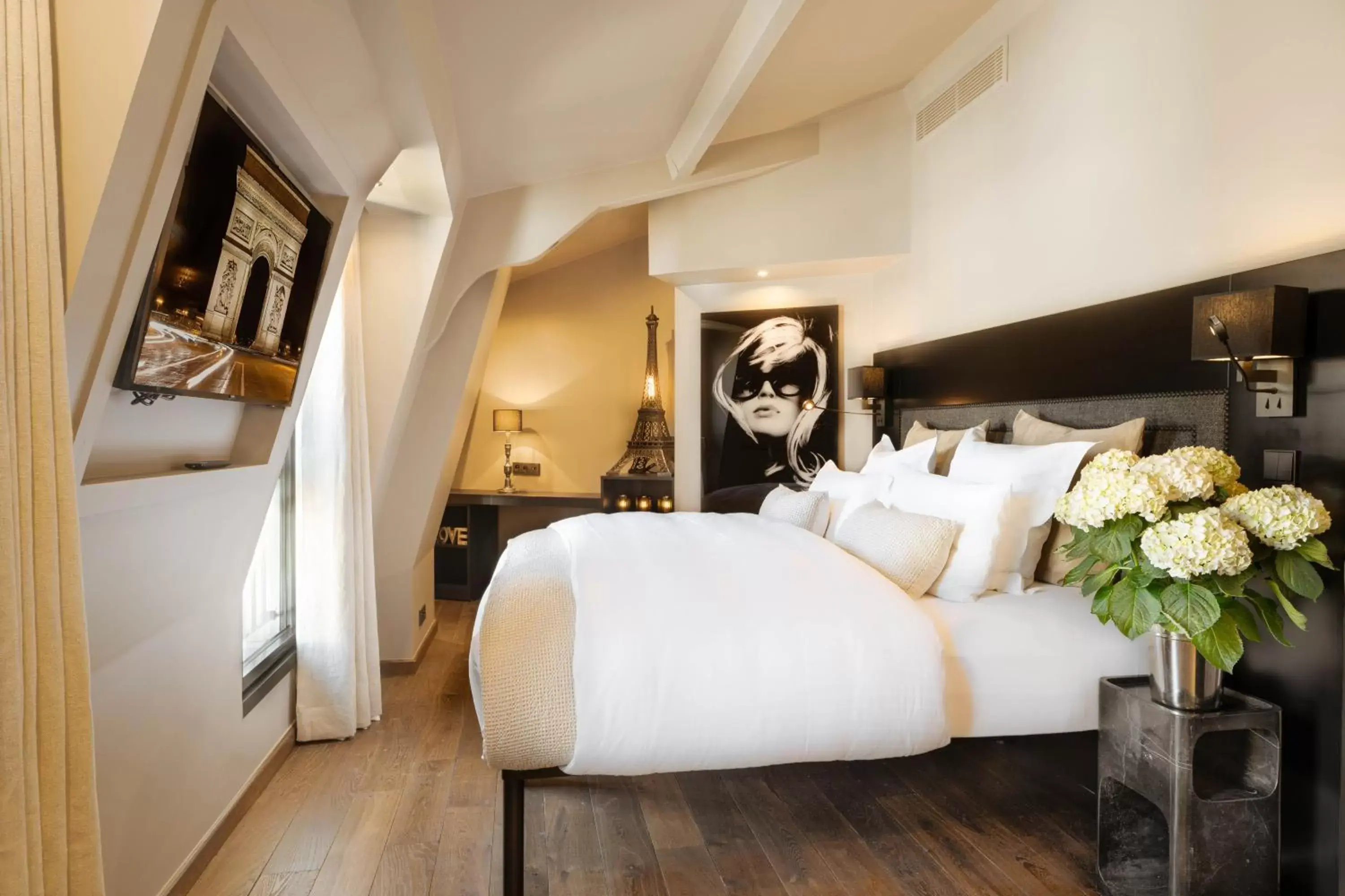 Bedroom, Bed in B Montmartre