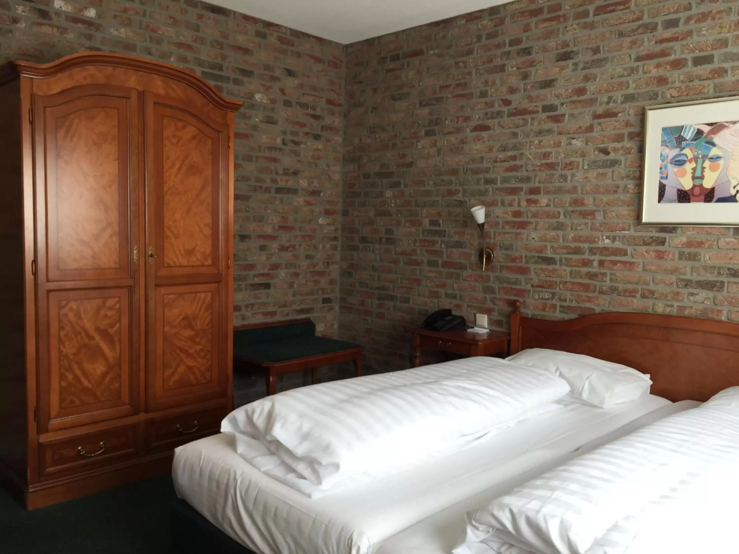 Shower, Bed in Hotel De Druiventros