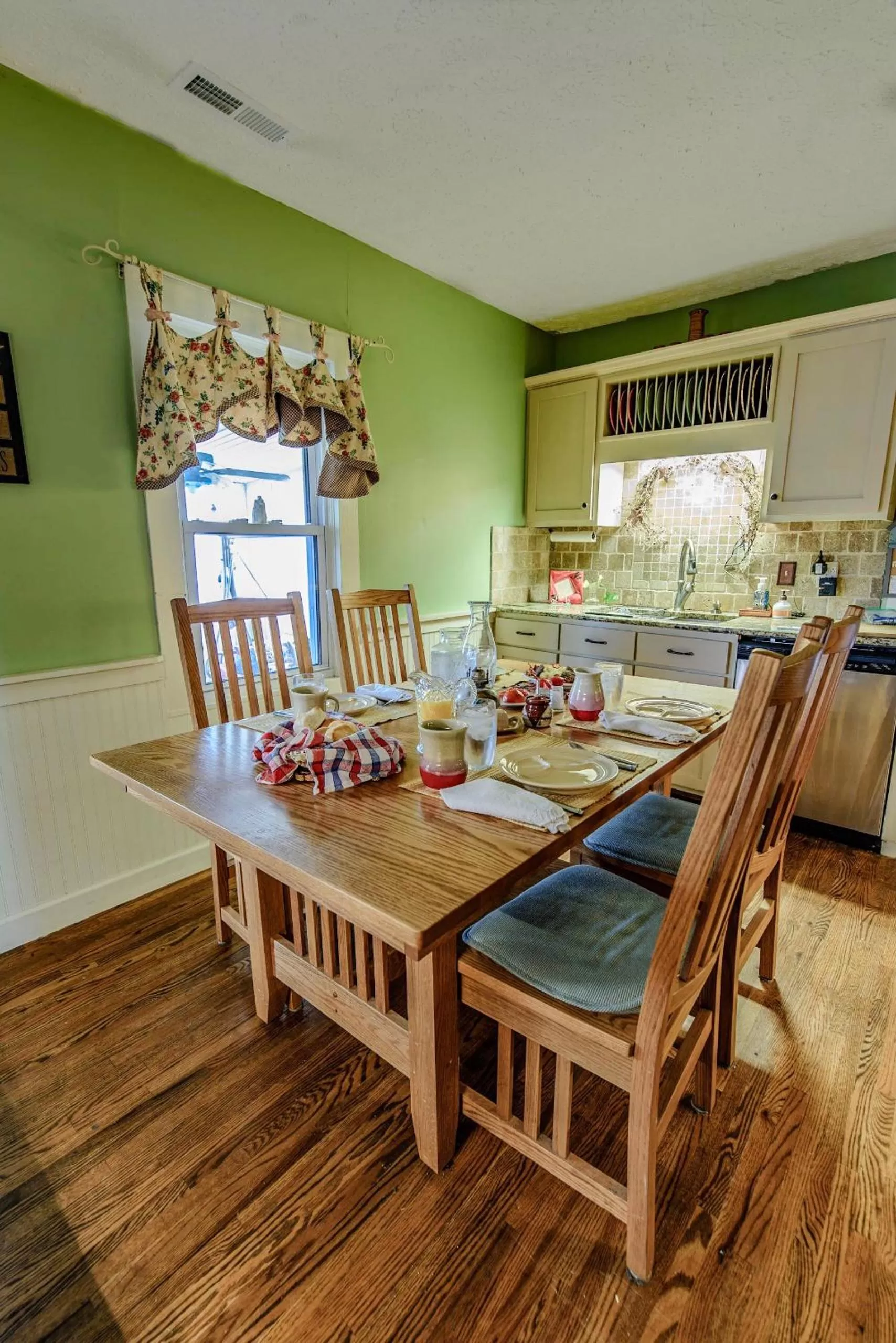 American breakfast in Wolf Creek Farm B&B and Motorcycle Manor at Wolf Creek Farm, LLC