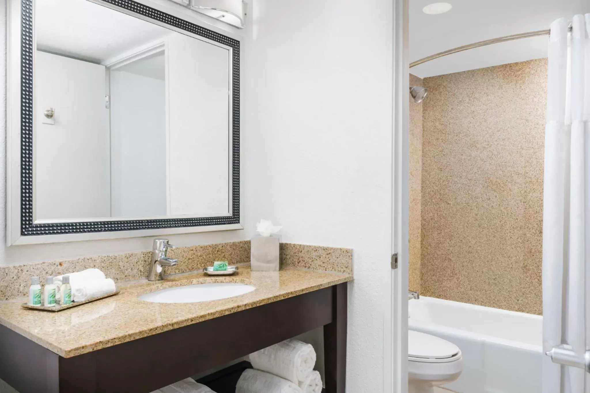 Shower, Bathroom in Coco Key Hotel & Water Park Resort