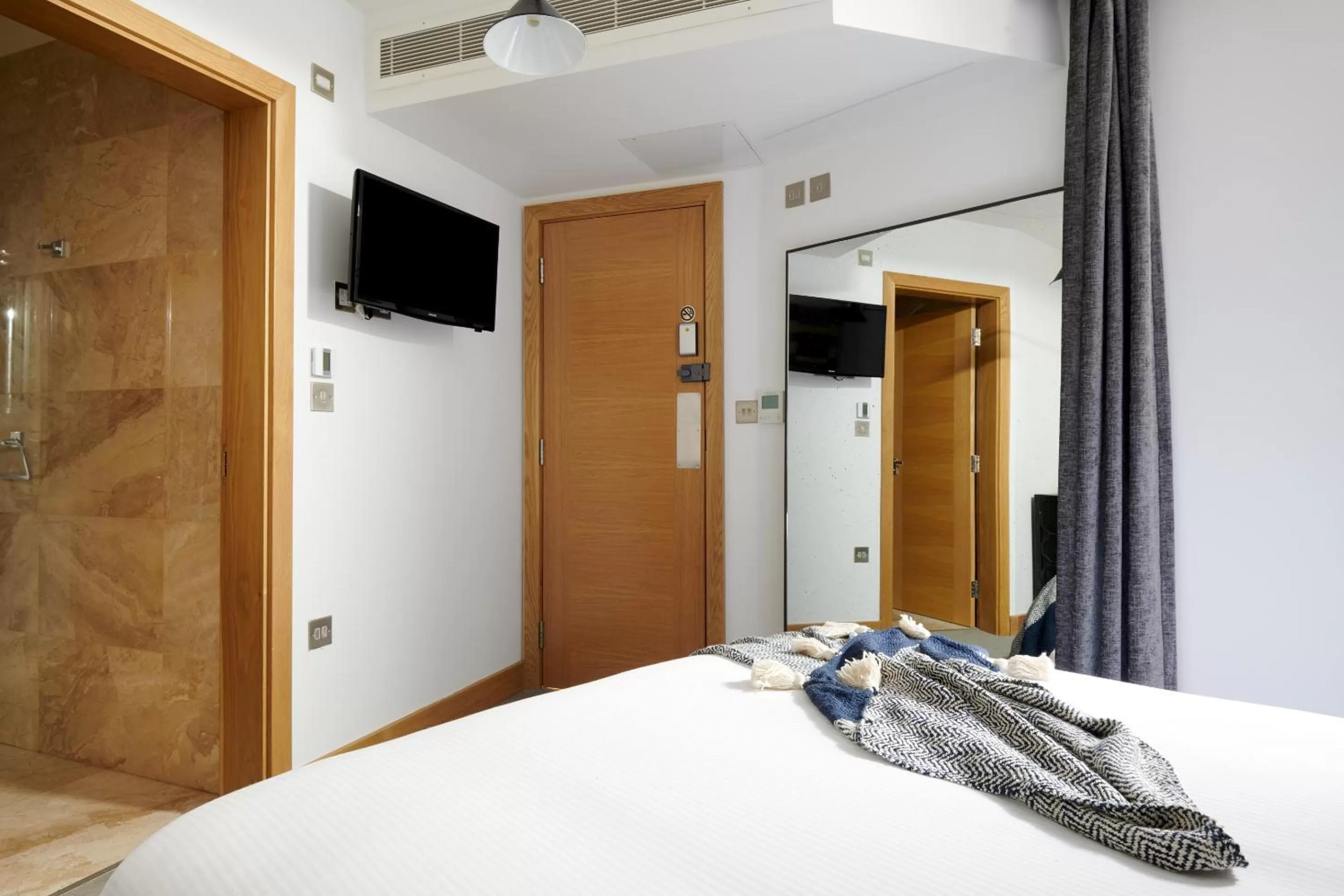 Bed in Sonder Edgware Road