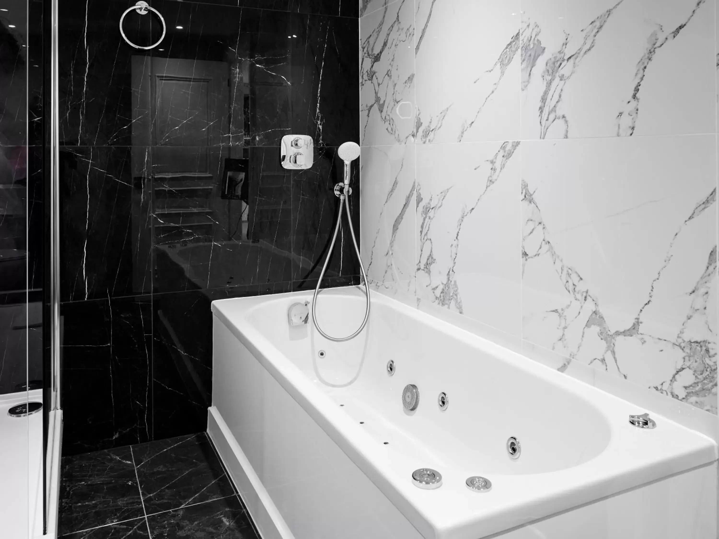 Bedroom, Bathroom in Best Western Premier Dover Marina Hotel & Spa