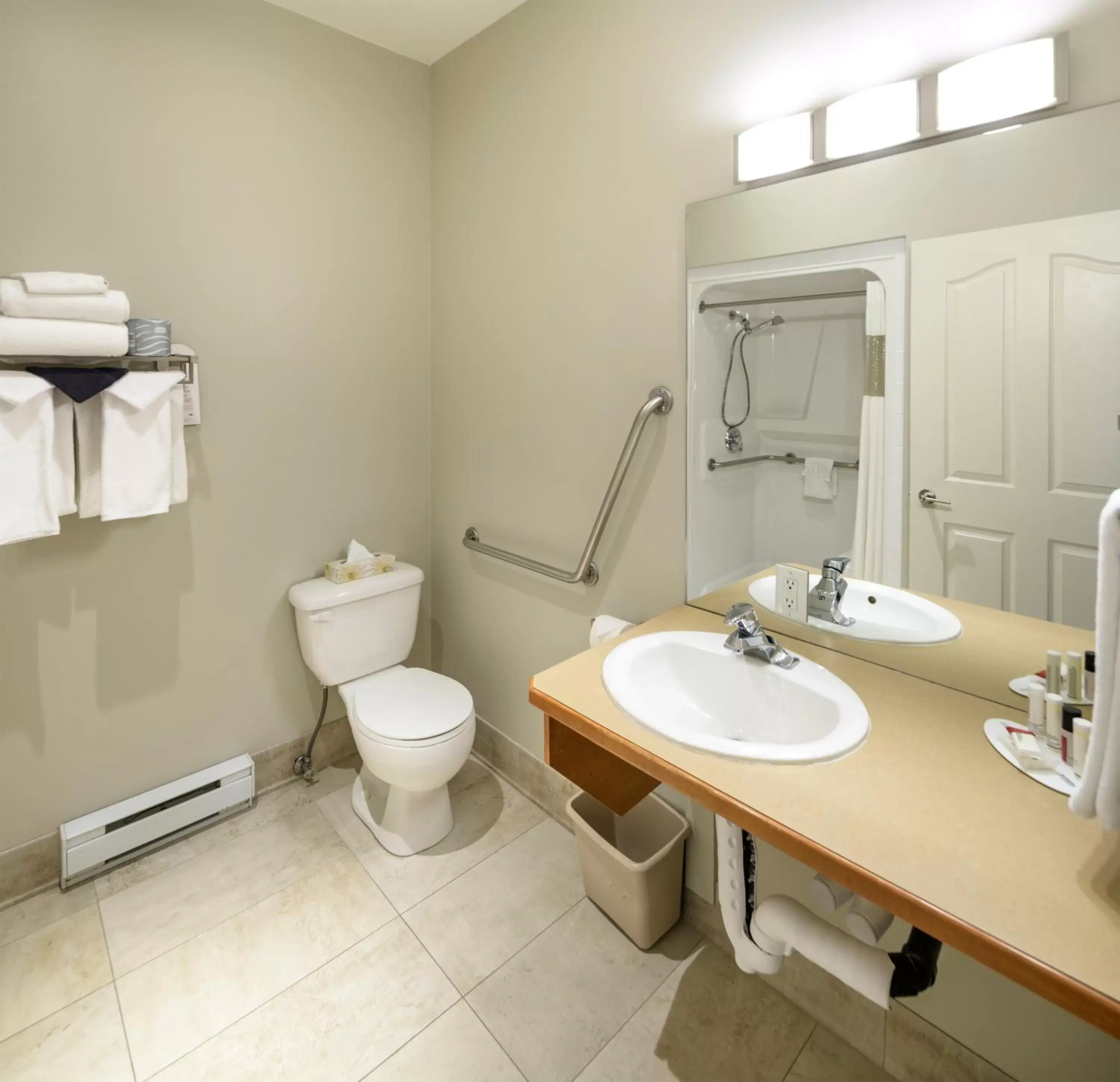 Bathroom in Ramada by Wyndham Penticton Hotel & Suites