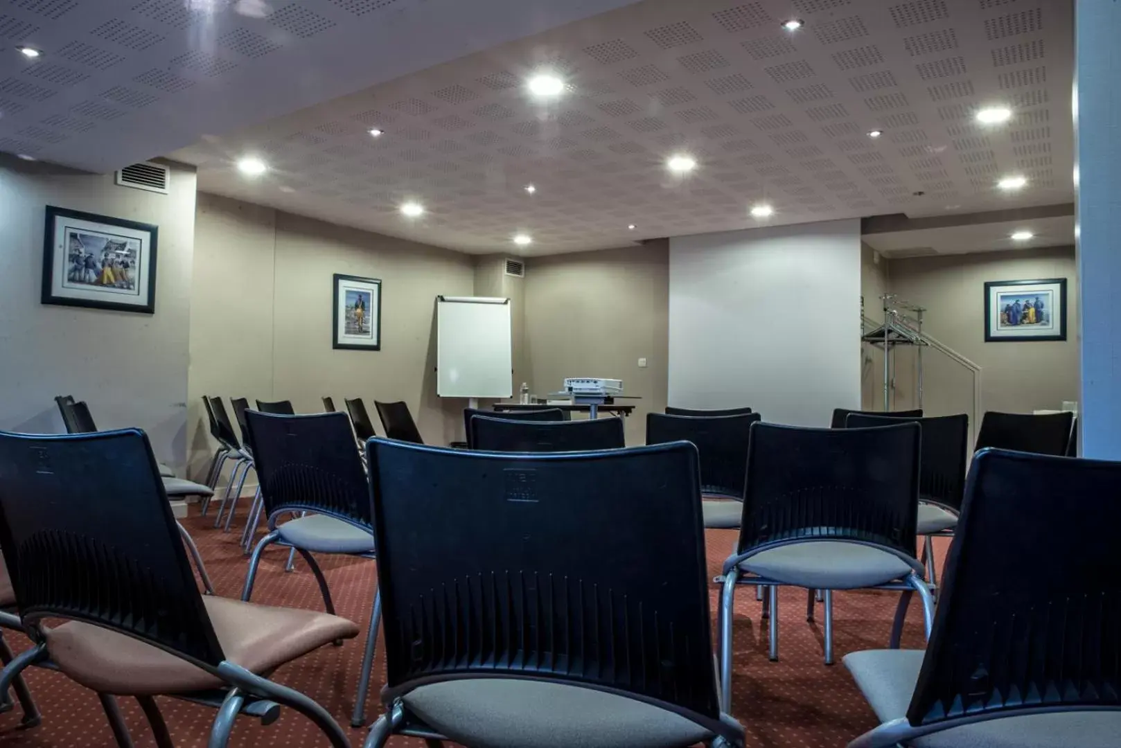 Meeting/conference room in Kyriad Saint-Malo Dinard