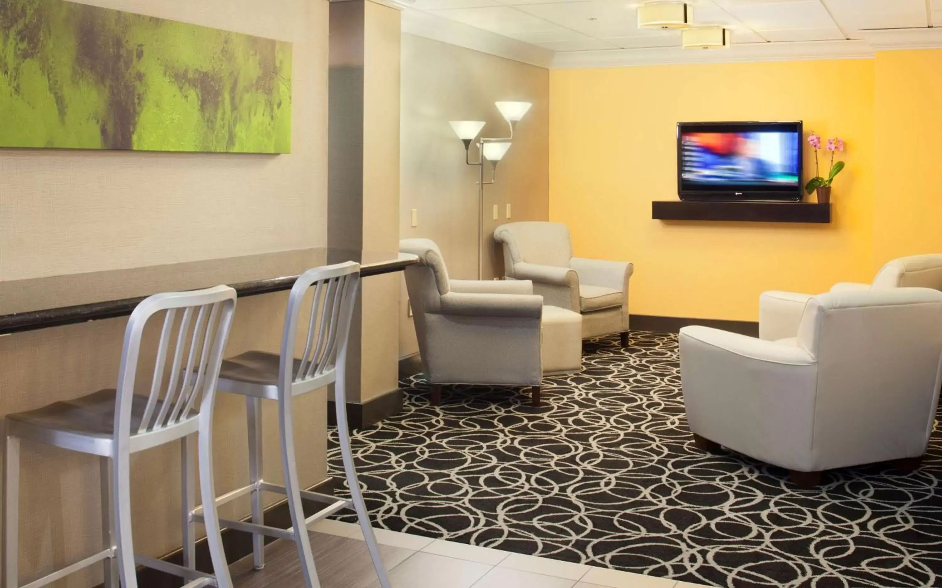 Lobby or reception, TV/Entertainment Center in DoubleTree by Hilton Springdale