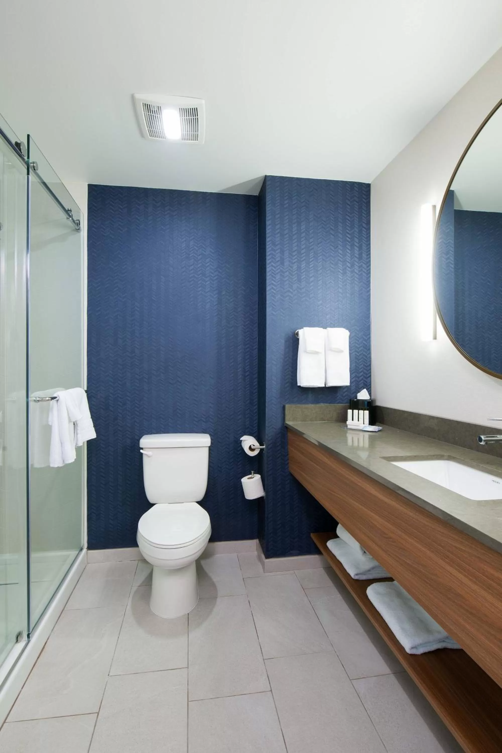 1 Bedroom Suite, 1 King, Sofa bed in Fairfield by Marriott Pittsburgh Downtown