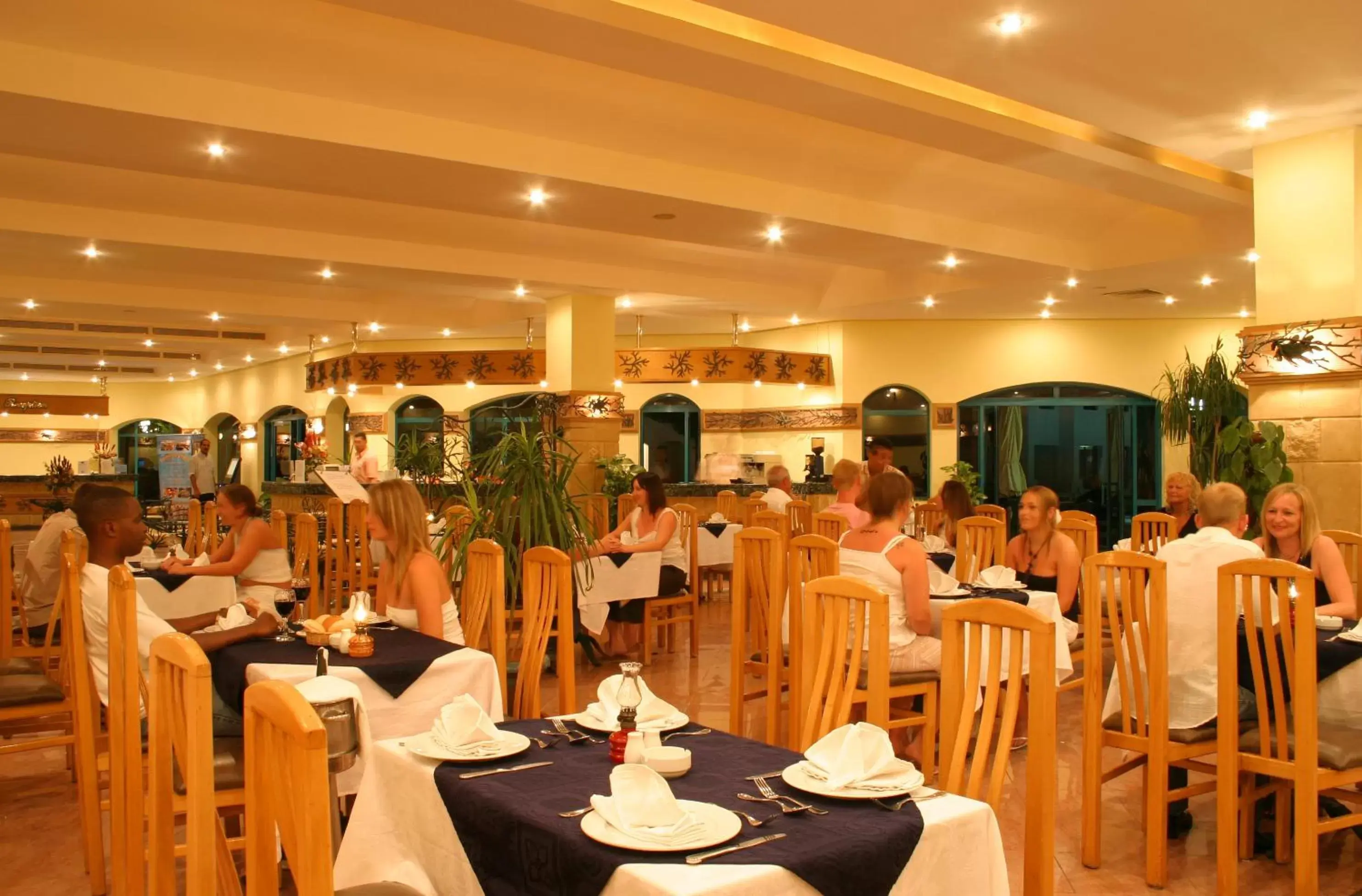 Restaurant/places to eat, Banquet Facilities in Falcon Hills Hotel