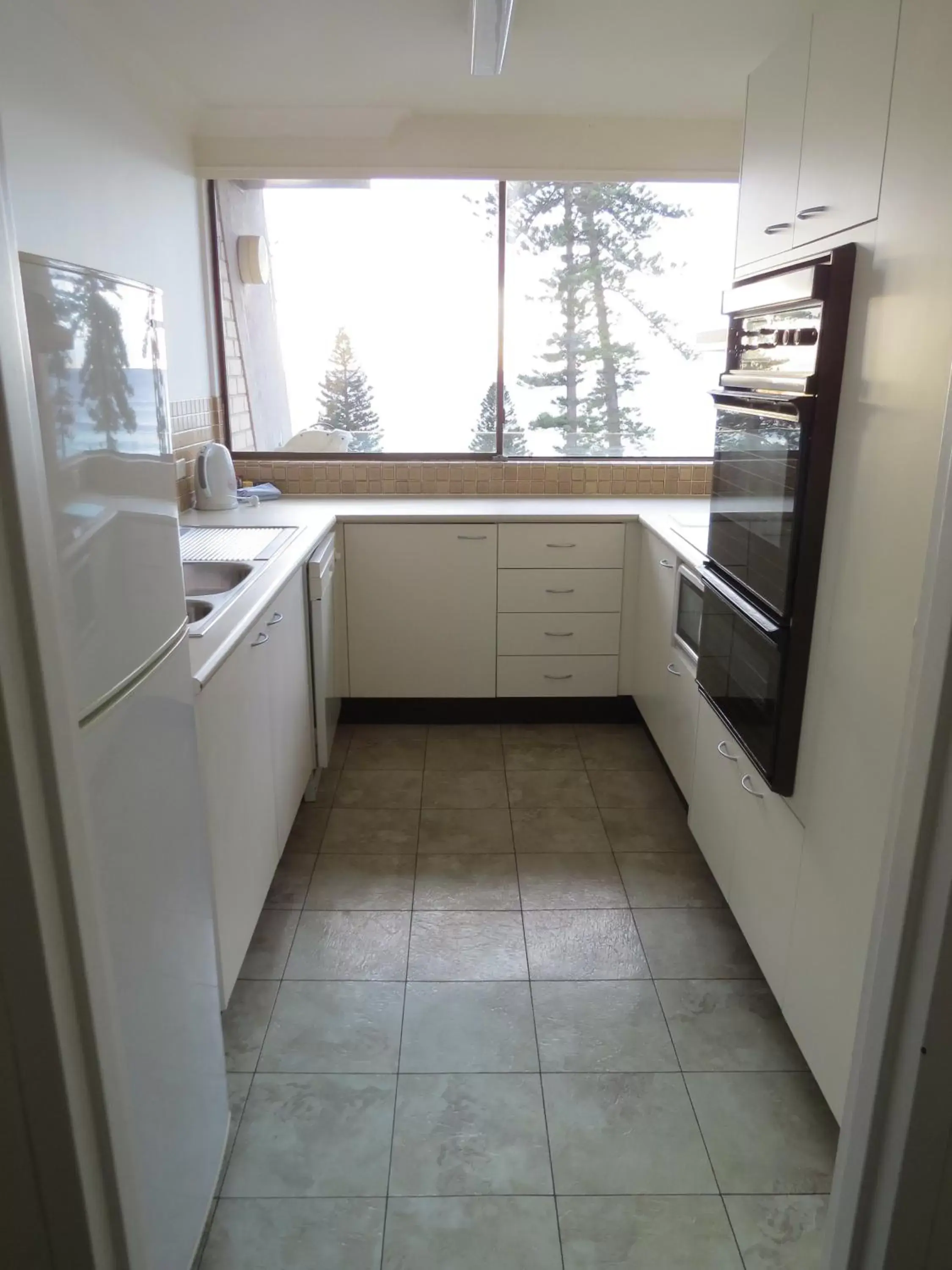 Day, Kitchen/Kitchenette in Manly Paradise Motel & Apartments