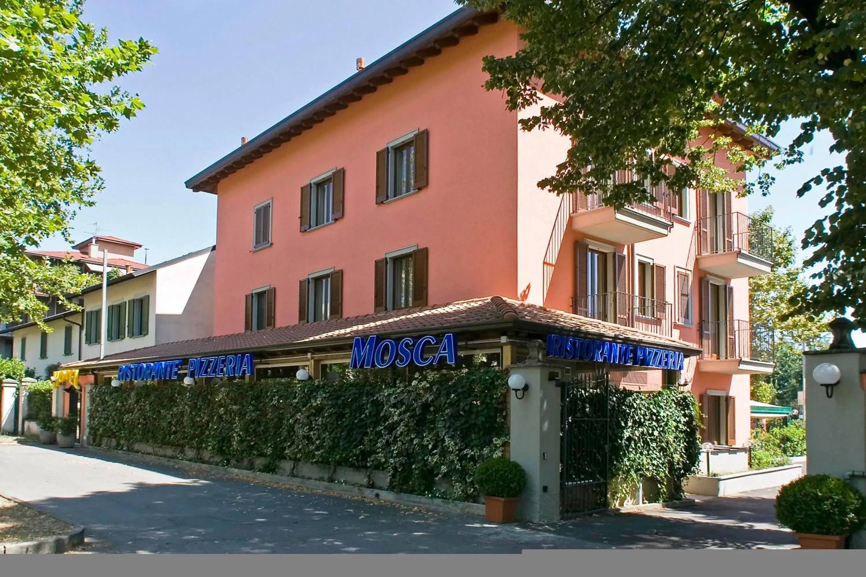 Property Building in Hotel Mosca