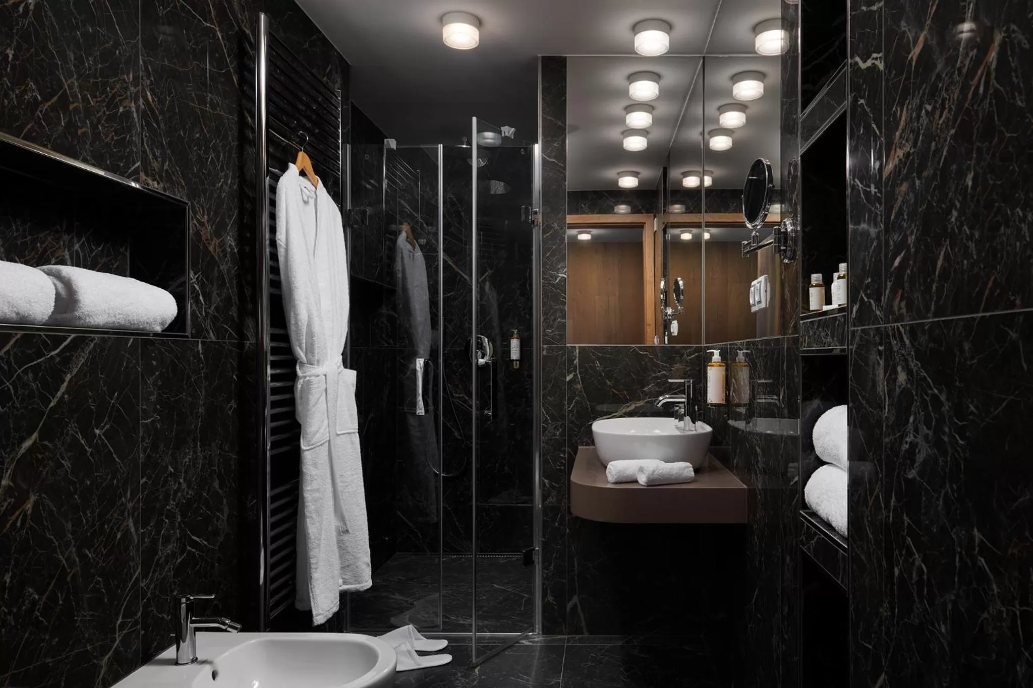 Shower in Hotel Passage