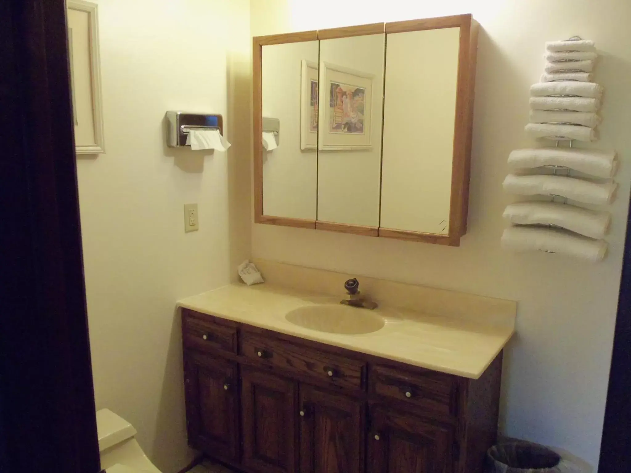 Bathroom in Plantation Motel