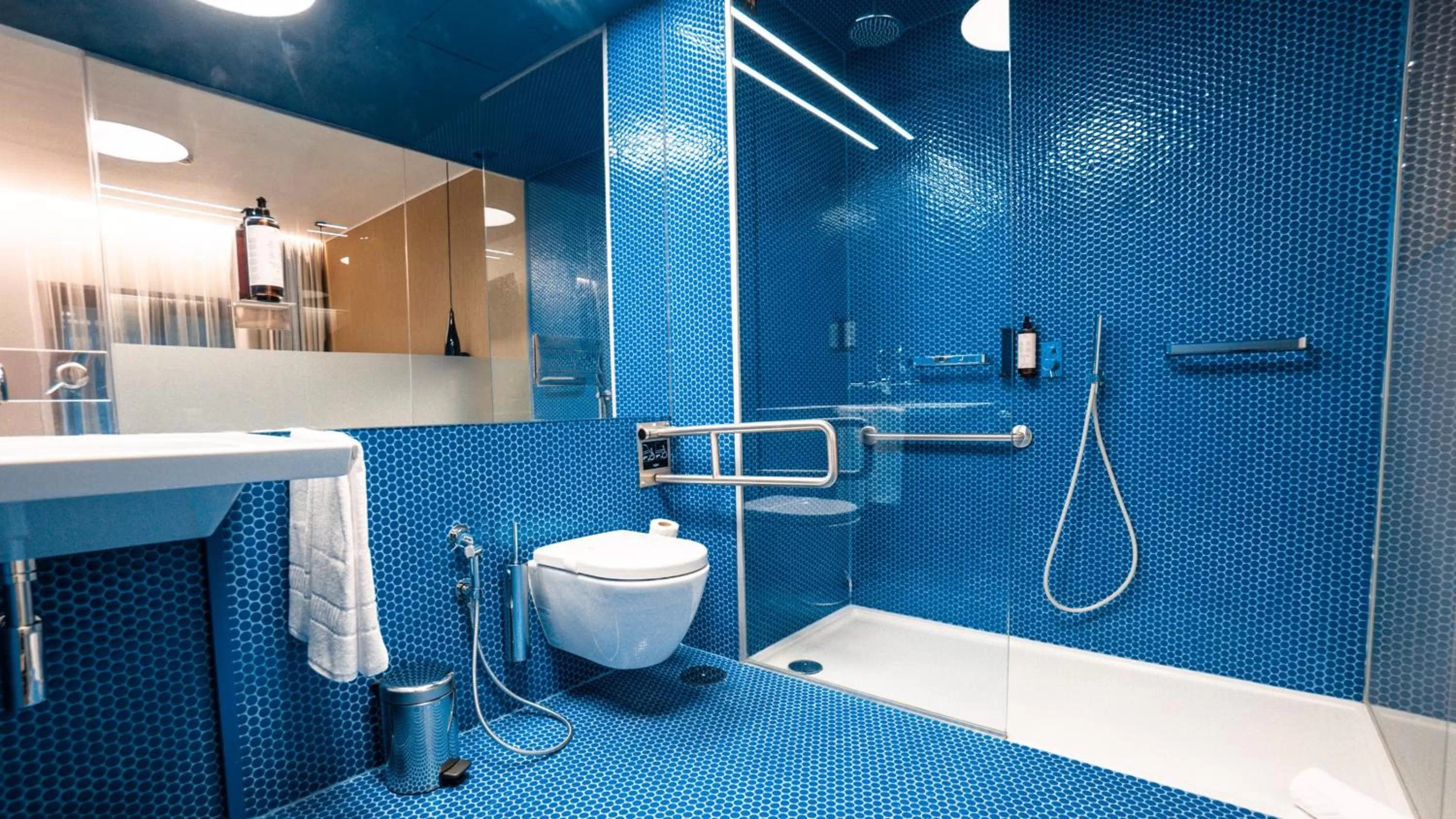 Bathroom in Hills Hotel Lisboa