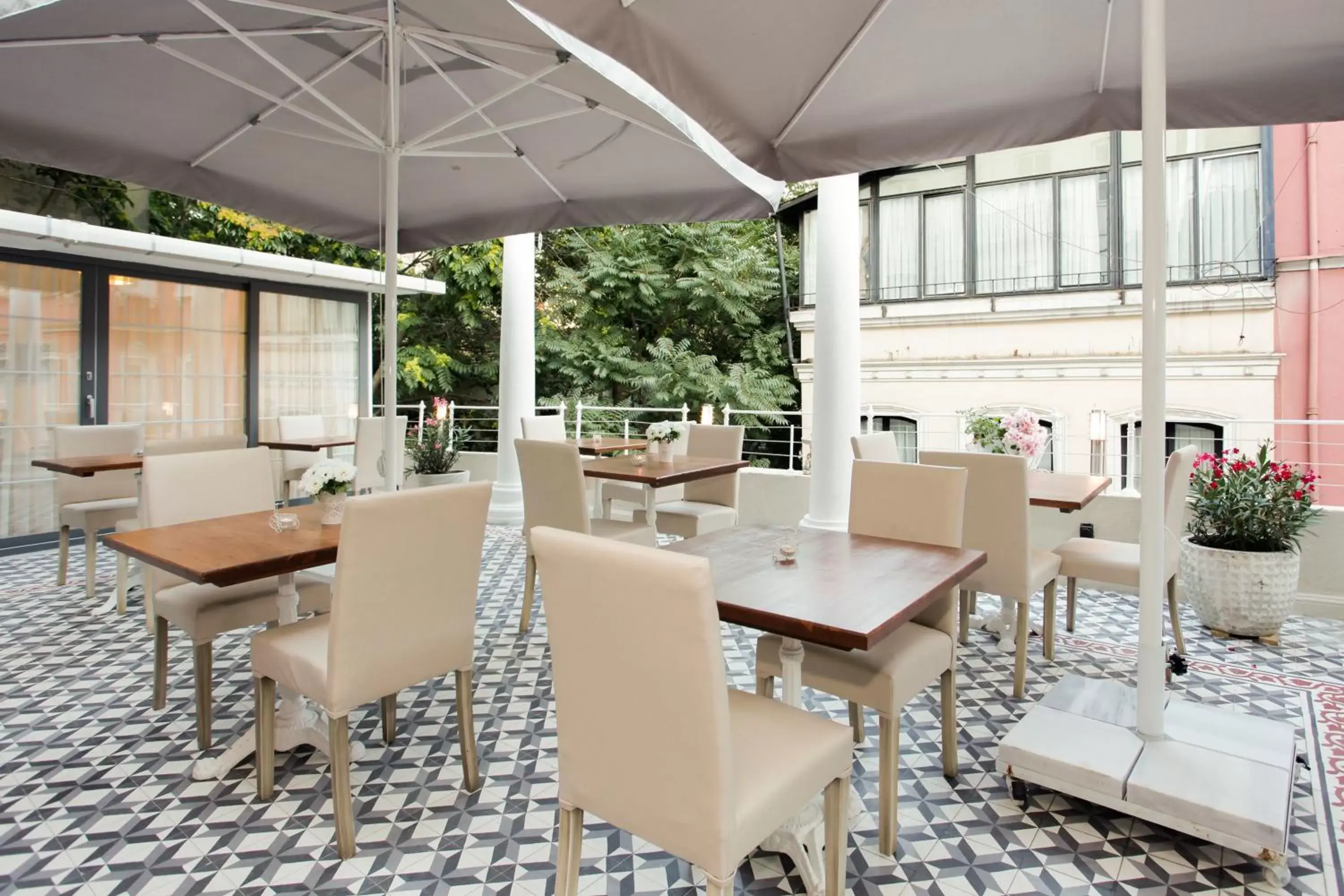 Balcony/Terrace, Restaurant/Places to Eat in The Loft Istanbul