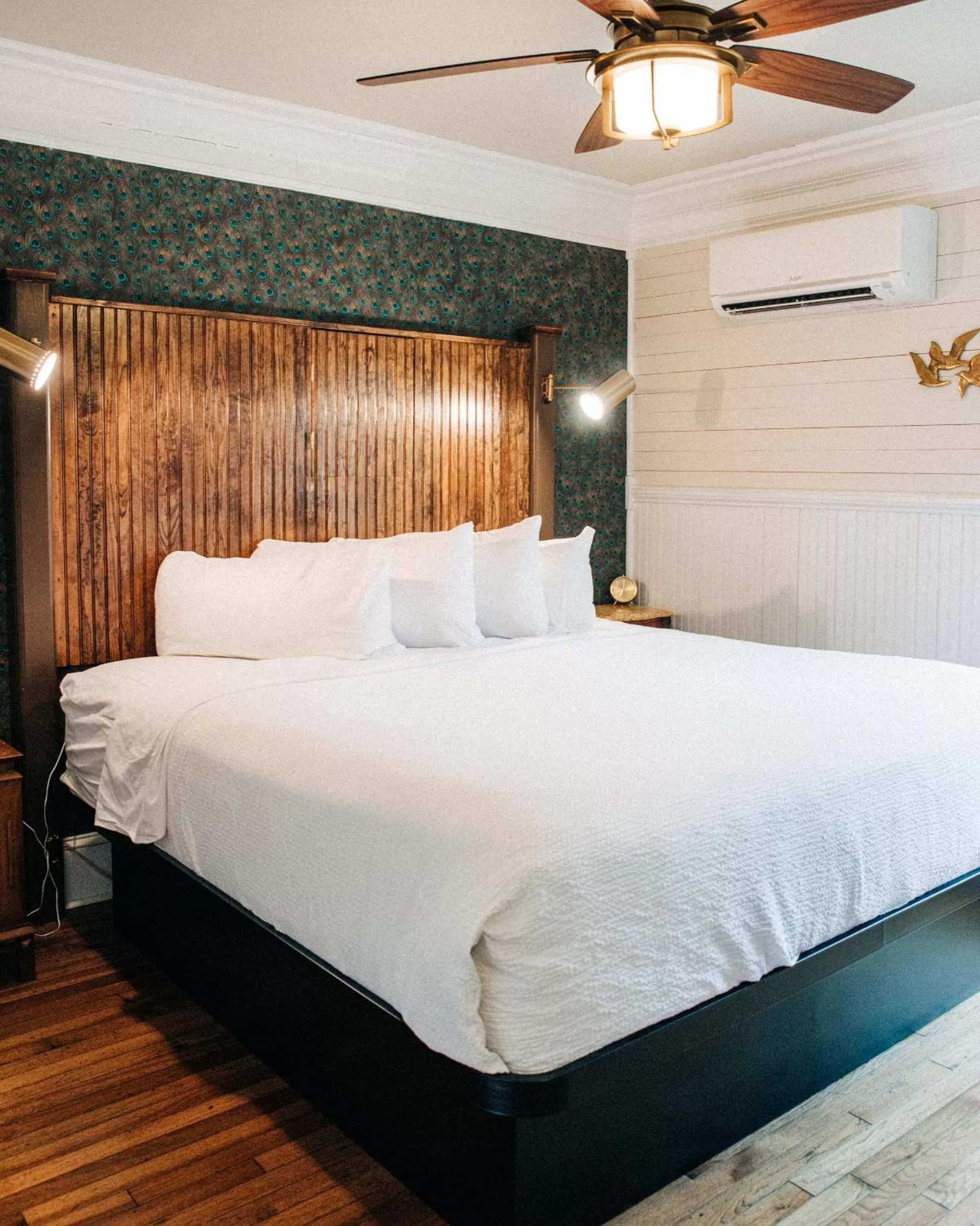 Bed in The Gibson Inn